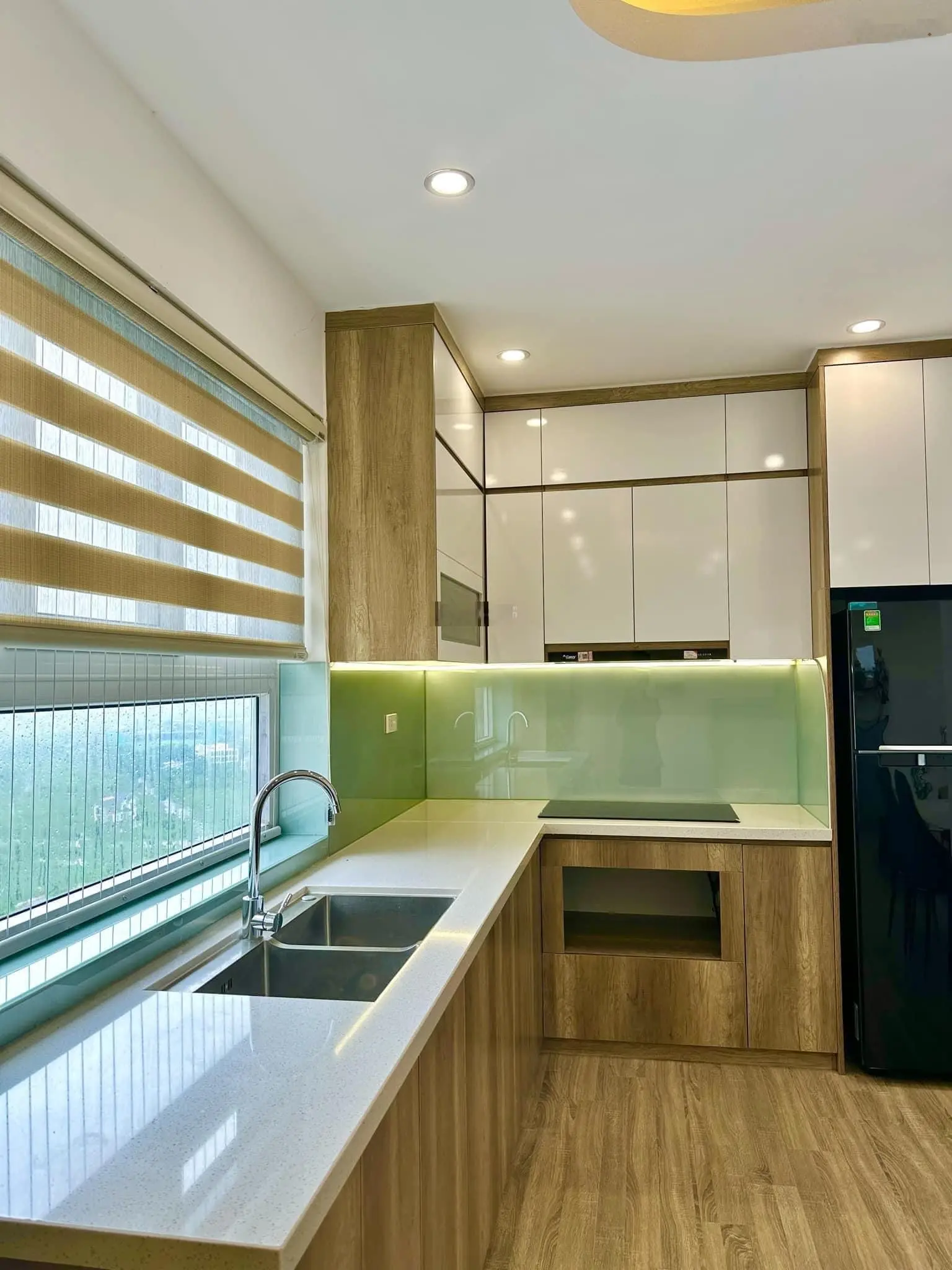 Chính chủ bán căn hộ ban công view hồ 77m2 đủ nội thất cực thoáng mát giá nhỉnh 2 tỷ