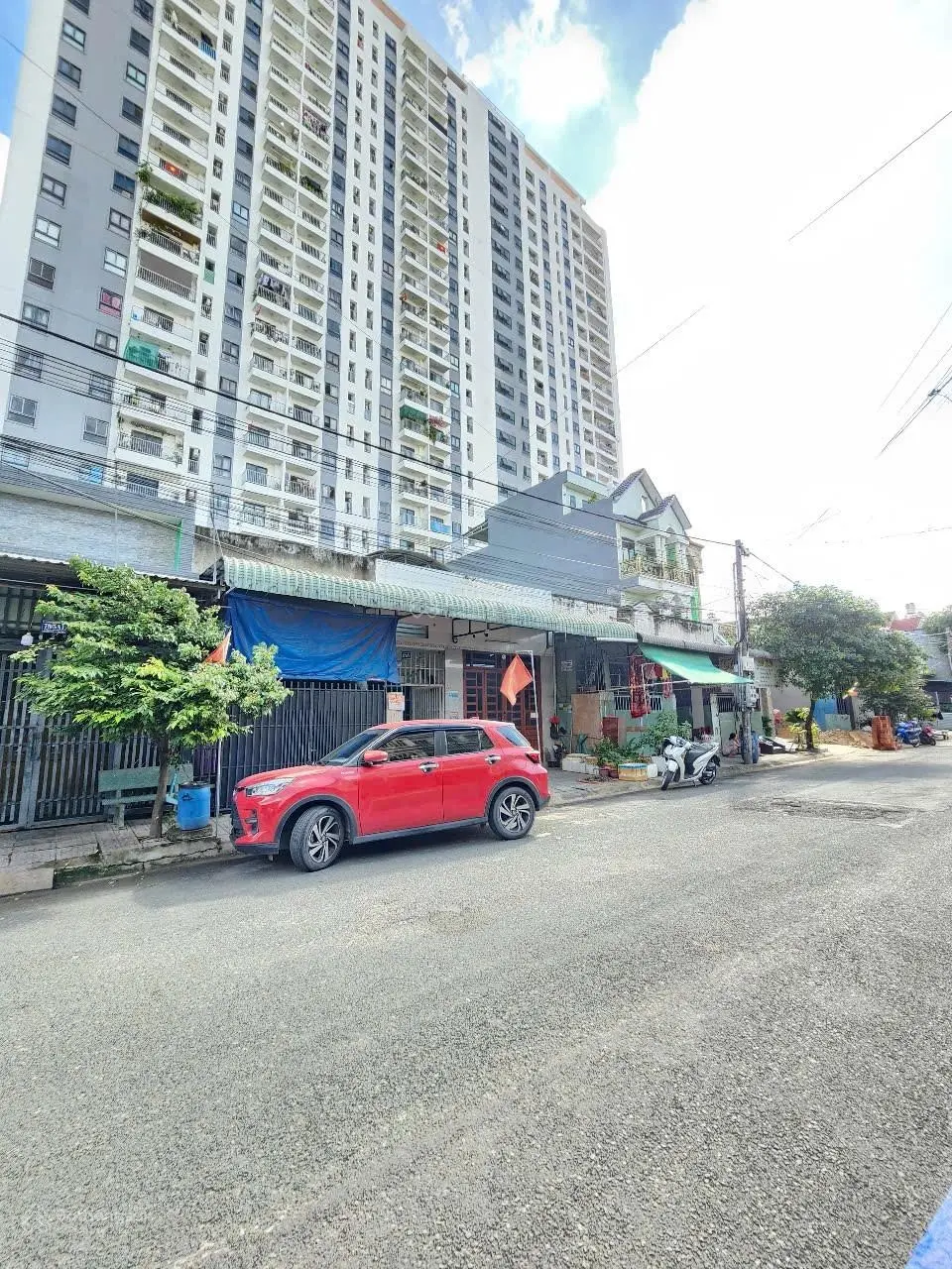 Bán dãy trọ 111m2 dưới chân chung cư. Gần chợ Bình Đang, đường Nguyễn Du. P. Bình Hòa TP Thuận An