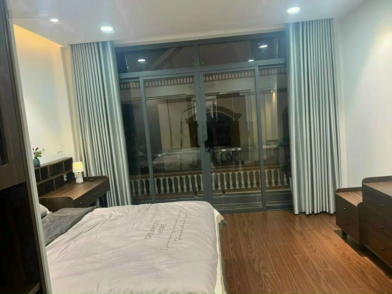 Bán nhà gần Sacombank Thảo Điền - DT 7X20 giá 25 tỷ