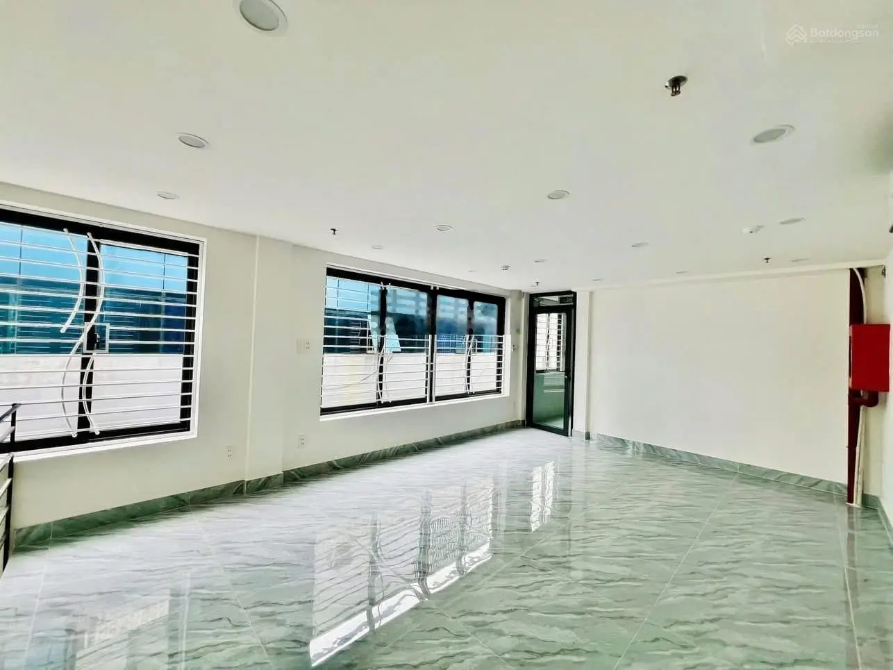 Nhà 2 mặt tiền hẻm xe hơi có hầm 20p(có thể KD CHDV) 5x27m Dương Quảng Hàm P5 ngay DH Văn Lang