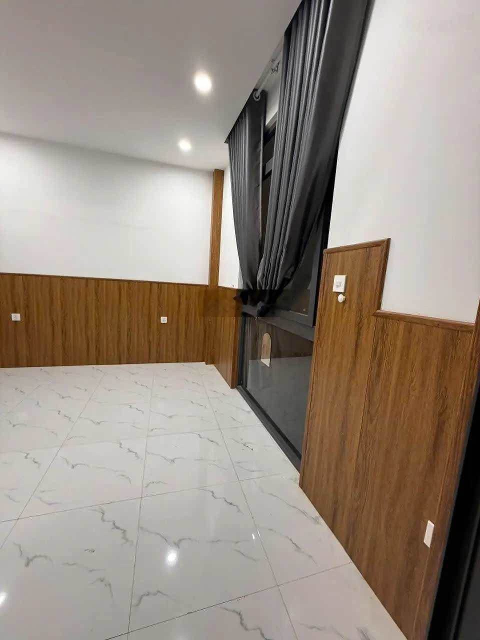 Nhà Mặt tiền Phạm Văn Đồng,XD 22 m2,3 tầng+Sân kinh doanh 18m2, view đẹp, nhiều tiện ích.