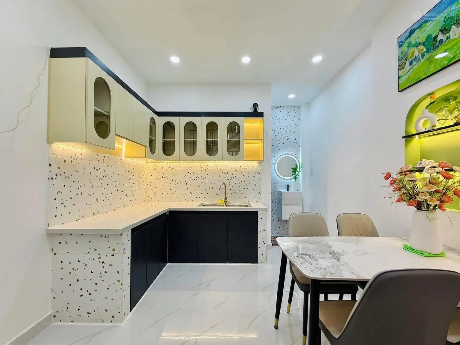 Nhà phố hiện đại tại Phan Đăng Lưu, Phường 7, Phú Nhuận với giá chỉ 3 tỷ 8 thương lượng.