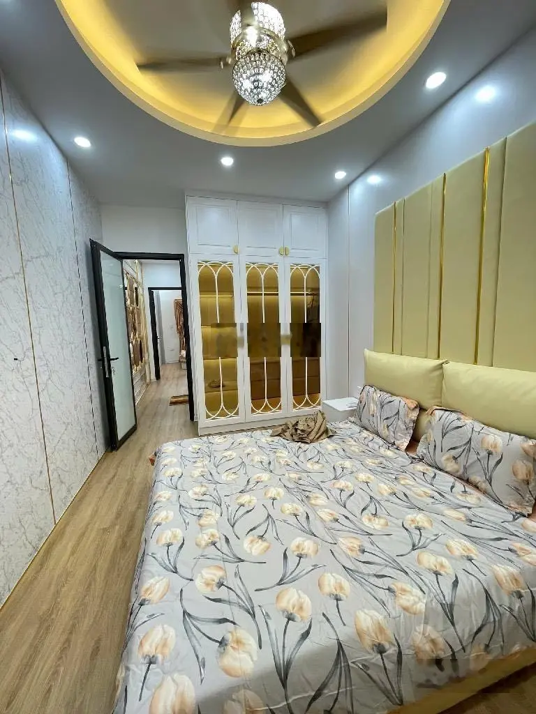 KHÁCH XEM ĐEM THEO TIỀN SIÊU PHẨM ĐẶNG TIẾN ĐÔNG - NHÀ ĐẸP KHÔNG TỲ VẾT