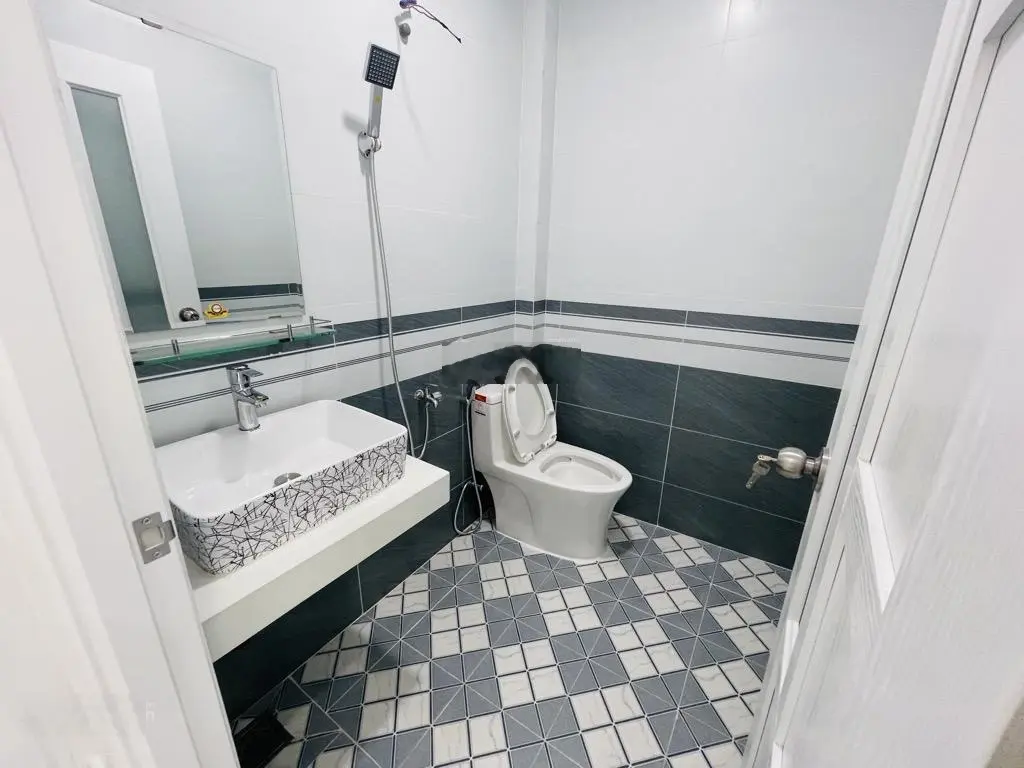 Quả rẻ cho vị trí vàng! MT thụt Nguyễn Hữu Cảnh, tựa cửa ngắm xe ra vô Landmark81, 92m2 chỉ 9,9 tỷ