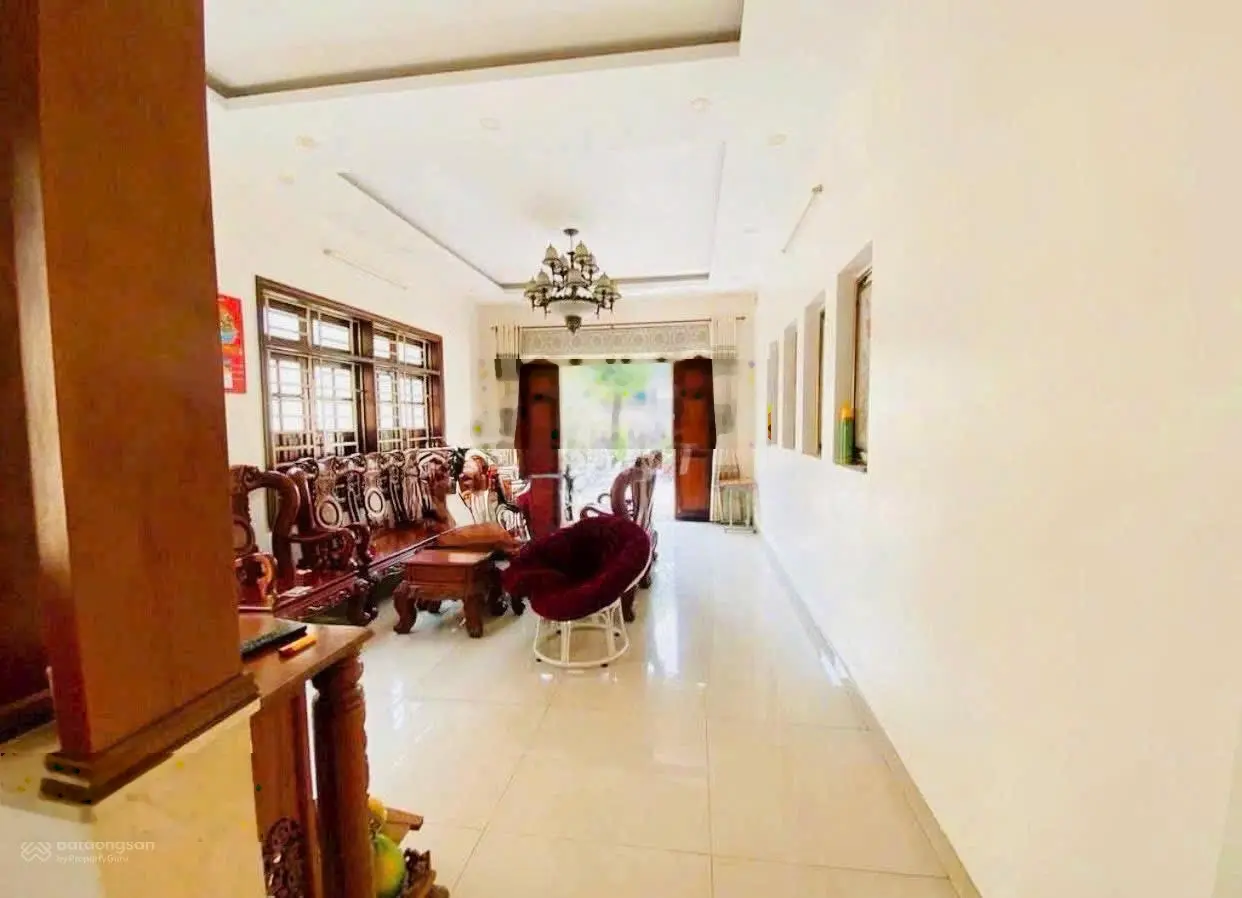 Bán nhanh biệt thự mặt tiền đường 61 Phước Long B, TP Thủ Đức. DT: 340m2, giá 32.5 tỷ