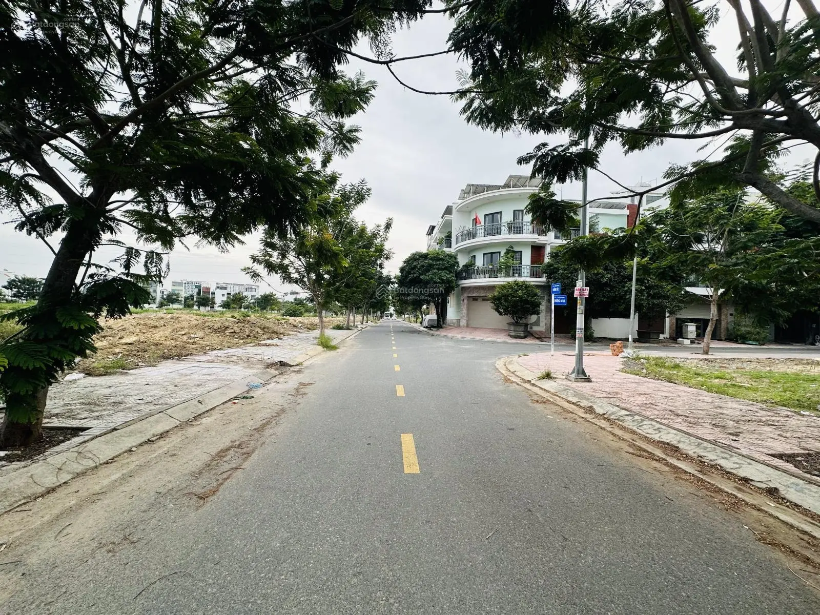 Lô Đối Diện Trung Tâm Thương Mại Hà Quang II Bán Nhanh 4.2 Tỷ (Bao Cọc)