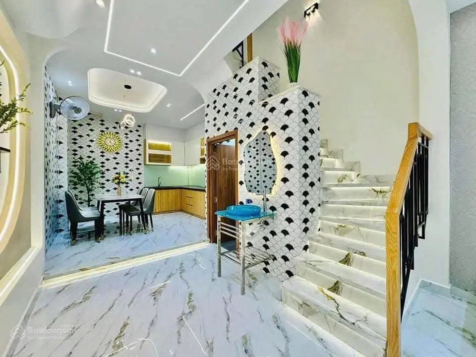 Kẹt tiền, bán gấp, nhà mặt tiền Linh Trung 86m2 Gần chợ Thủ Đức, Pháp lí chuẩn, Hẻm 2 xe hơi