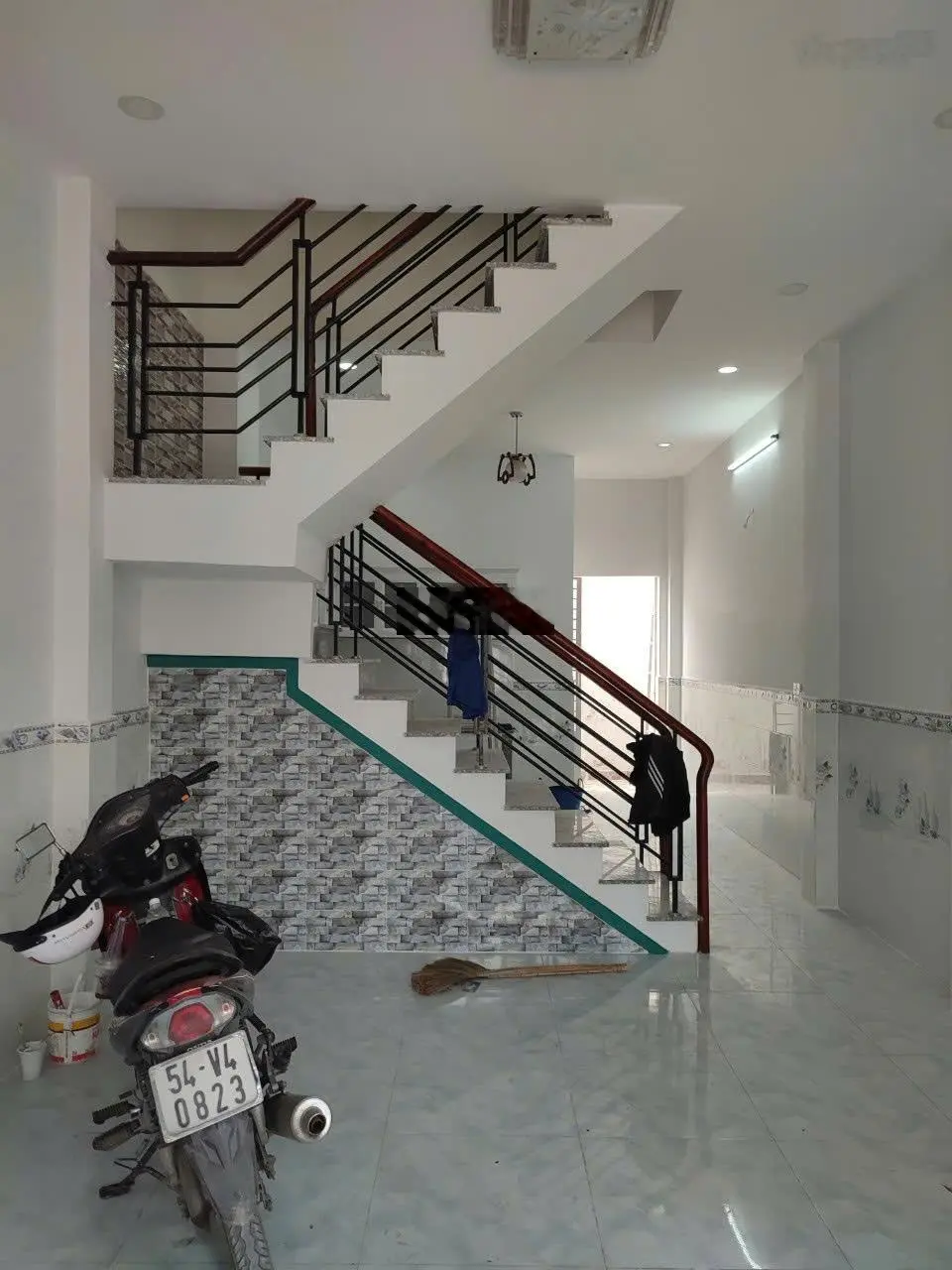 Bán nhà CCVB DT: 4x13 gpxd đầy đủ. 1 trệt 1lầu đúc thật. Xây dựng kiên cố.