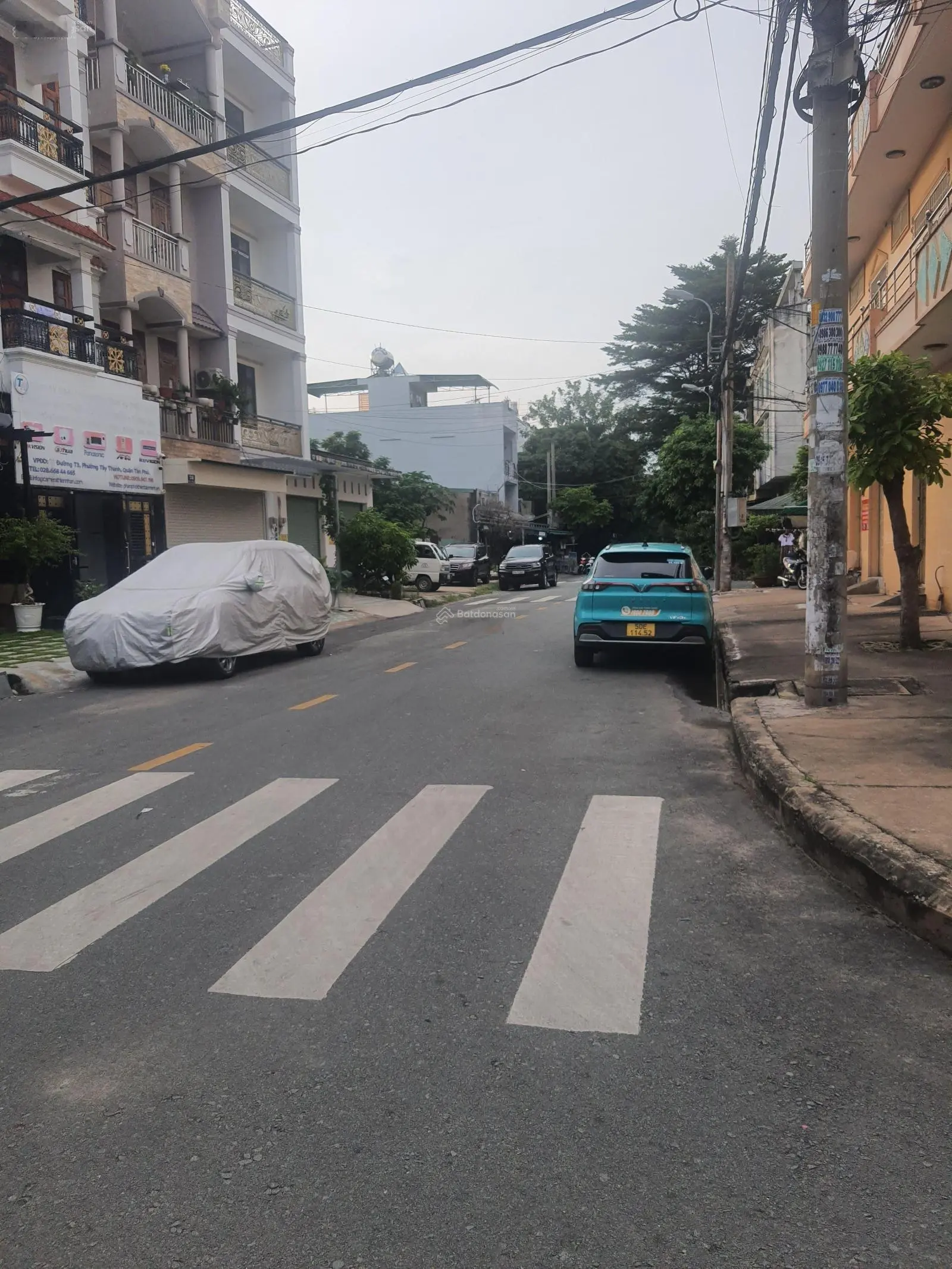 Khu phân lô bàn cờ. đường xe tải 12m. xh ngủ trong nhà. 3tầng hoàn công. sổ vuông a4
