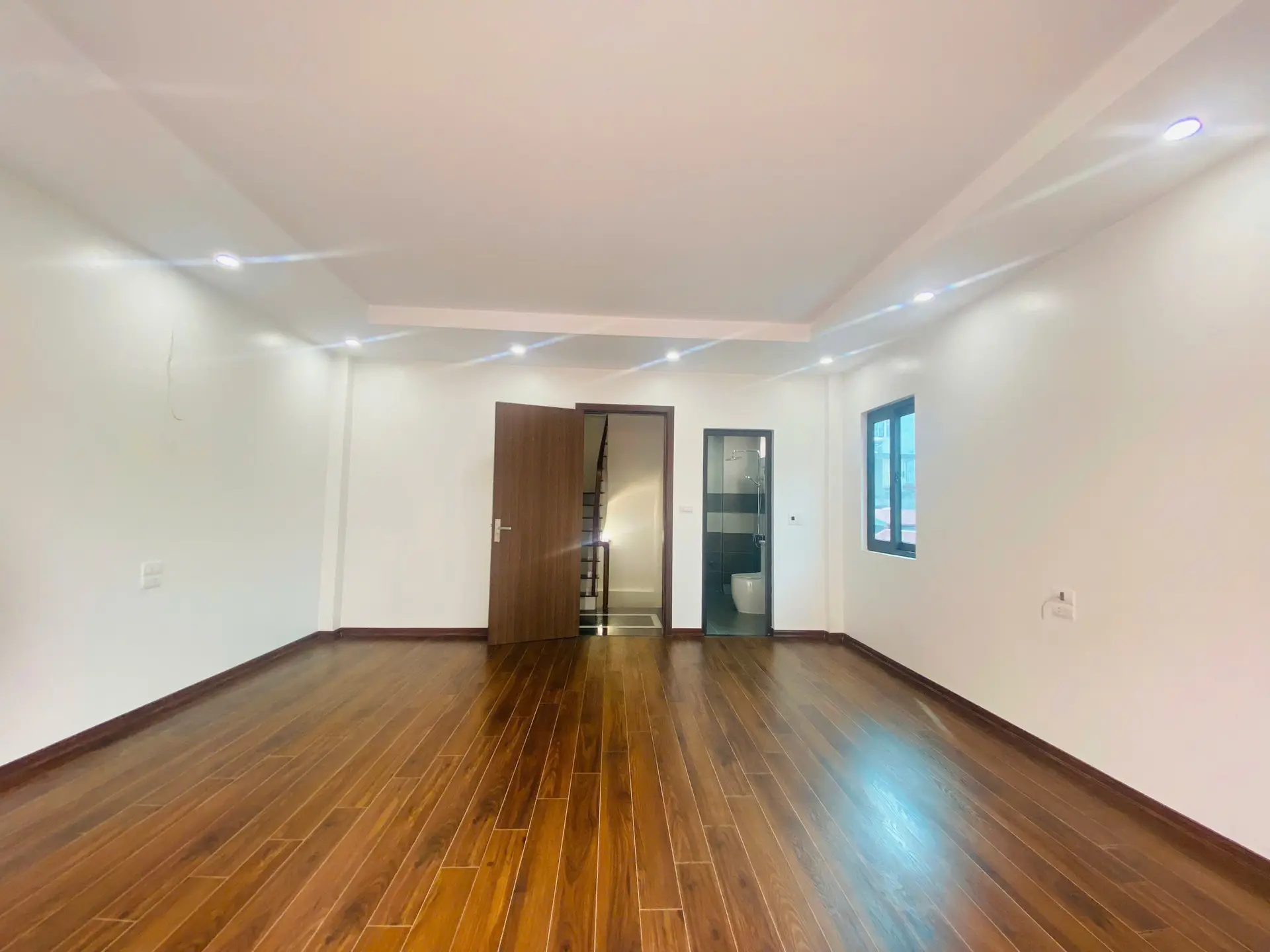 Bán nhà xây mới ngõ 639 Hoàng Hoa Thám, Ba Đình diện tích 35m2x5 tầng, gần phố, giá chỉ 6.2 tỷ