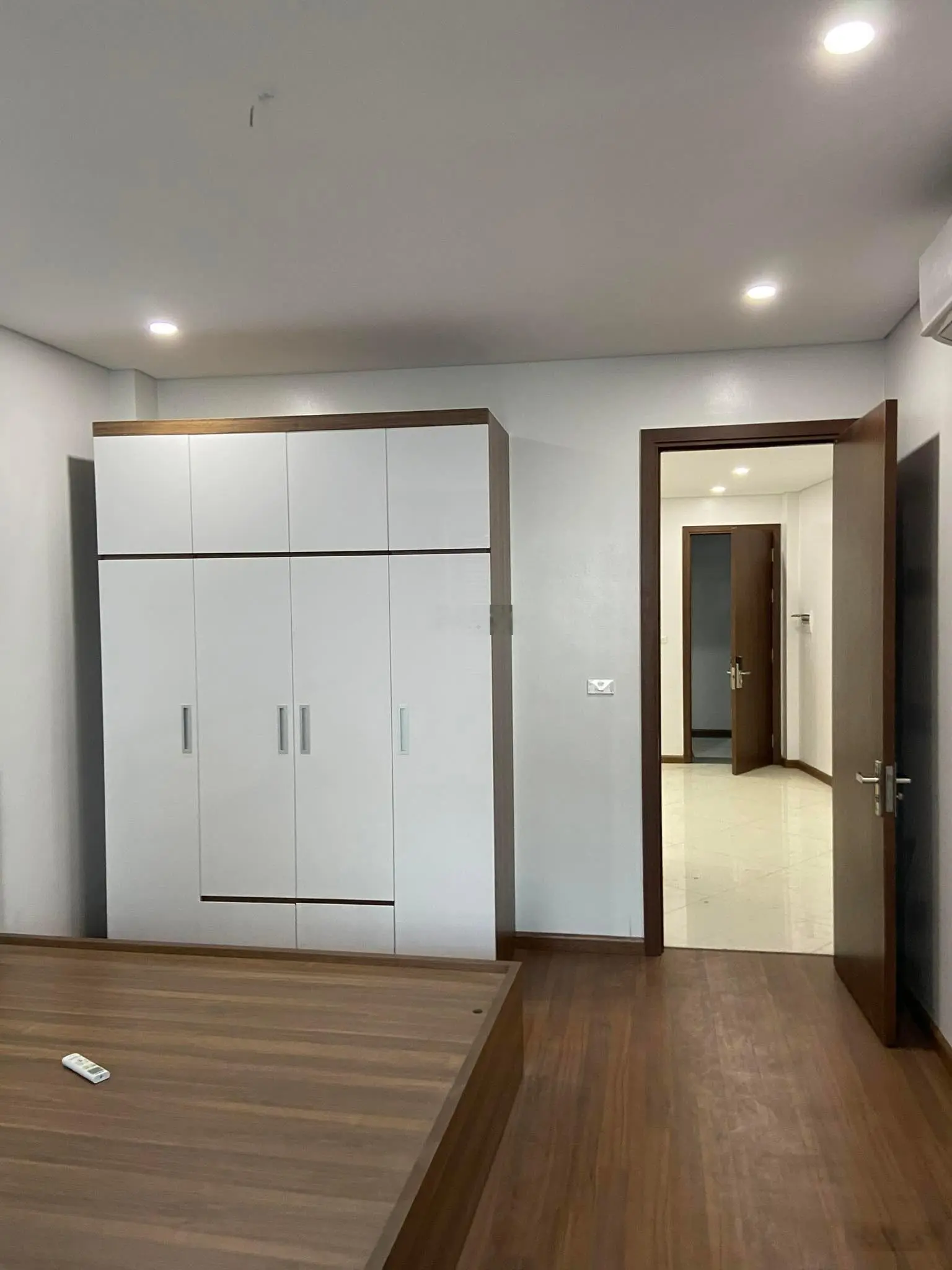 Chính chủ cần bán nhà sát ngõ ô tô tránh, Cầu Giấy. DT 35m2x5 tầng thang máy. Căn góc giá 7.2 tỷ