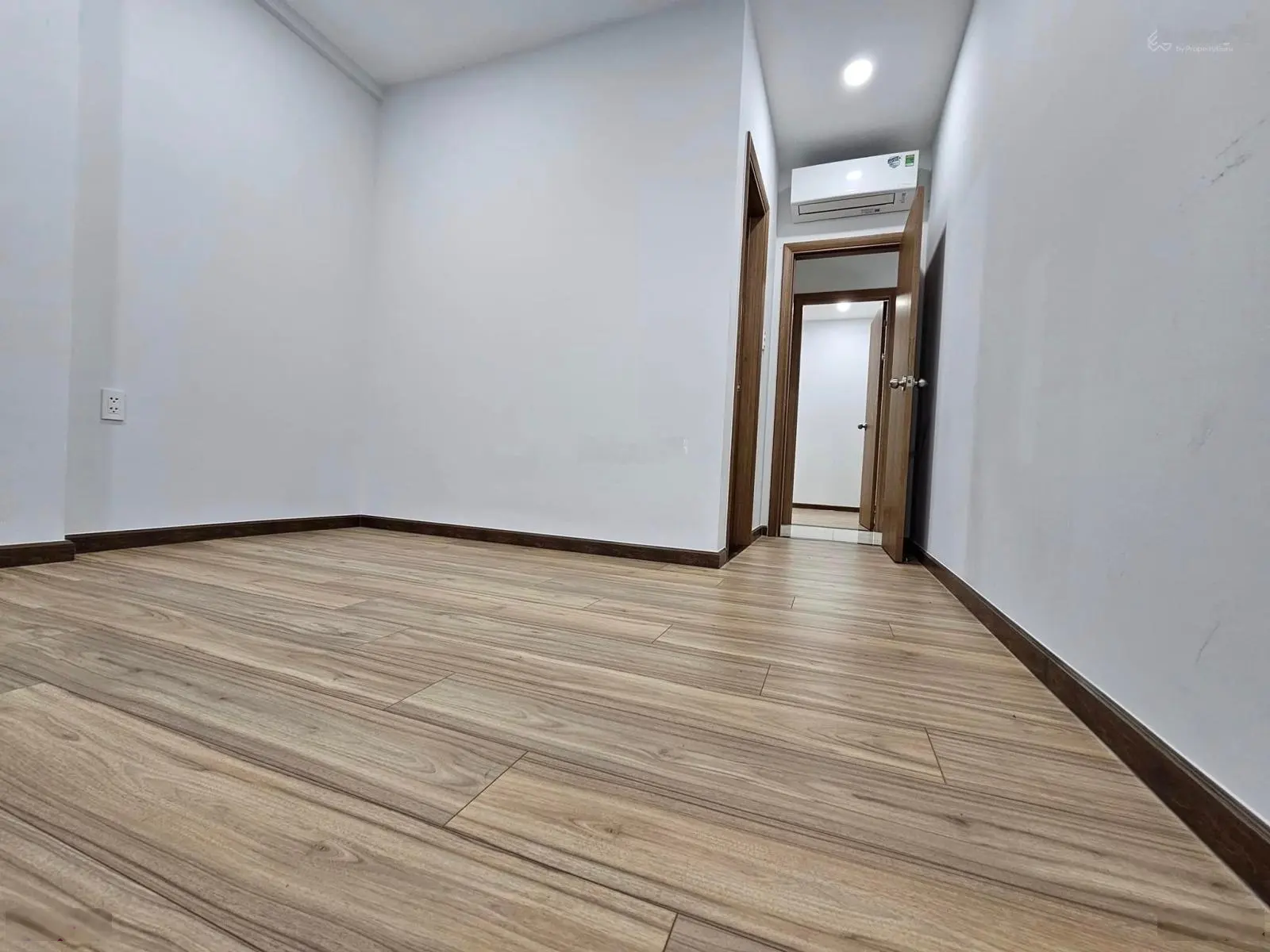 Chủ nhà cắt lỗ, bán giá sốc - 2PN2WC - Bcons Plaza - 57m2 - chỉ 1tỷ8 bao thuế phí, sổ hồng sẵn