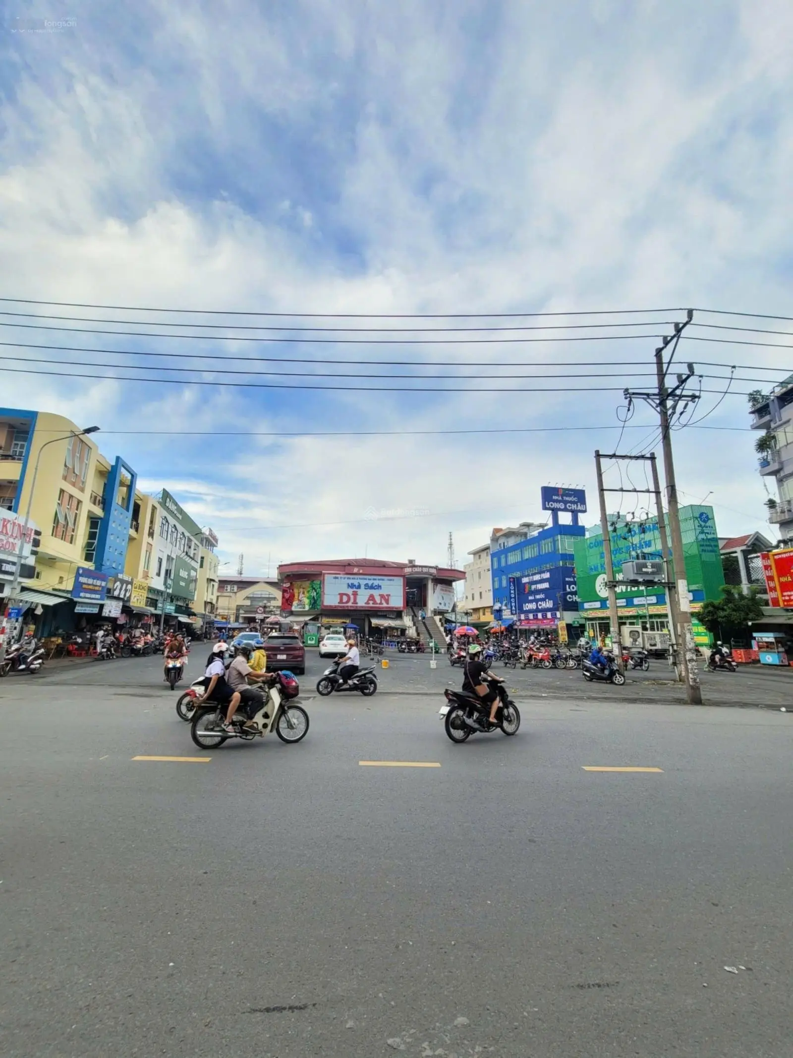 Bán nhà 1 trệt 1 lầu MT đường Cô Bắc chợ Dĩ An 1, P. Dĩ An, tp Dĩ An