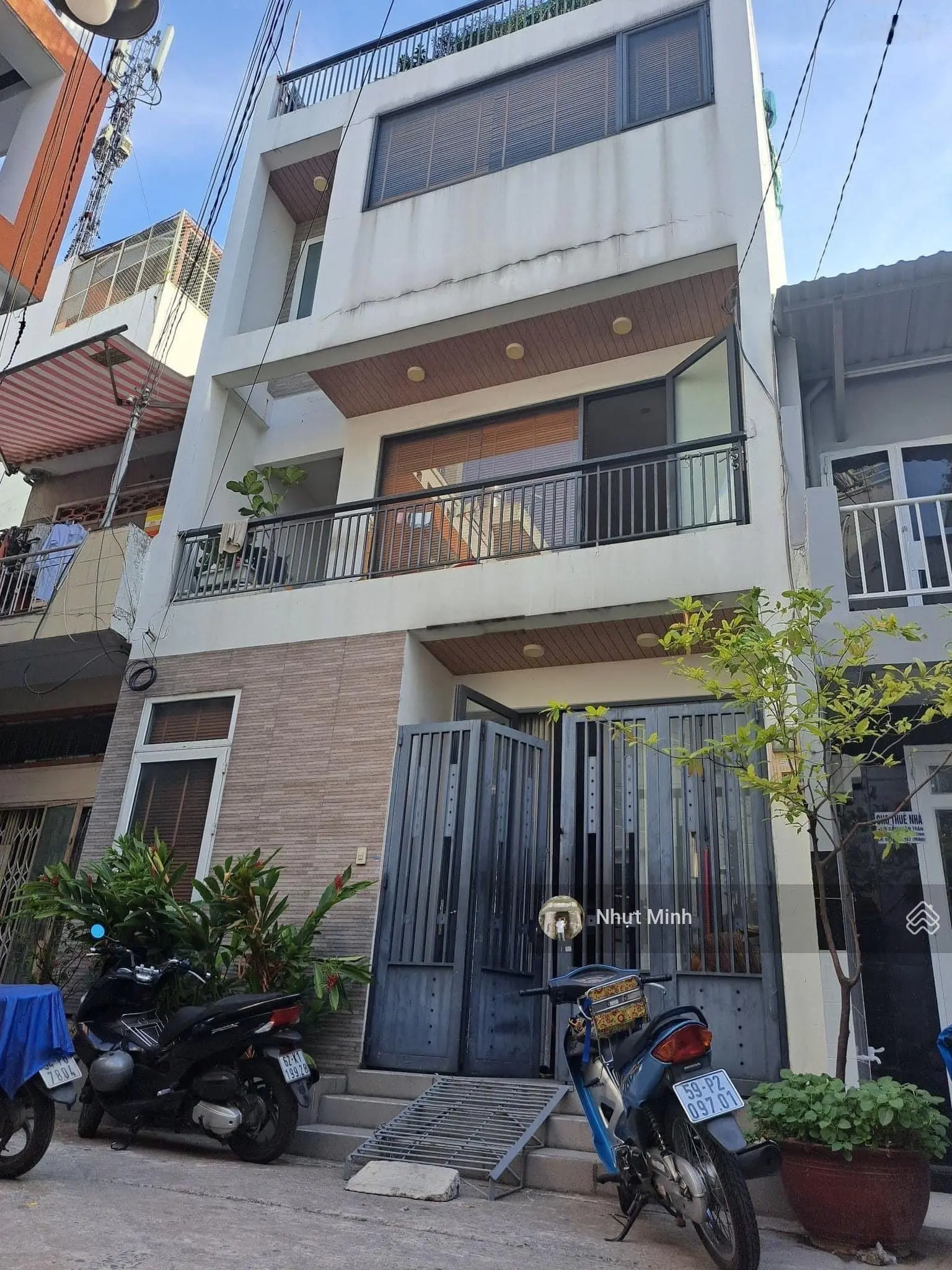 Vị trí trung tâm chợ Bàn Cờ, P3, Quận 3, 3 tầng - DT 4 x 16m xe hơi ngủ trong nhà. SHR