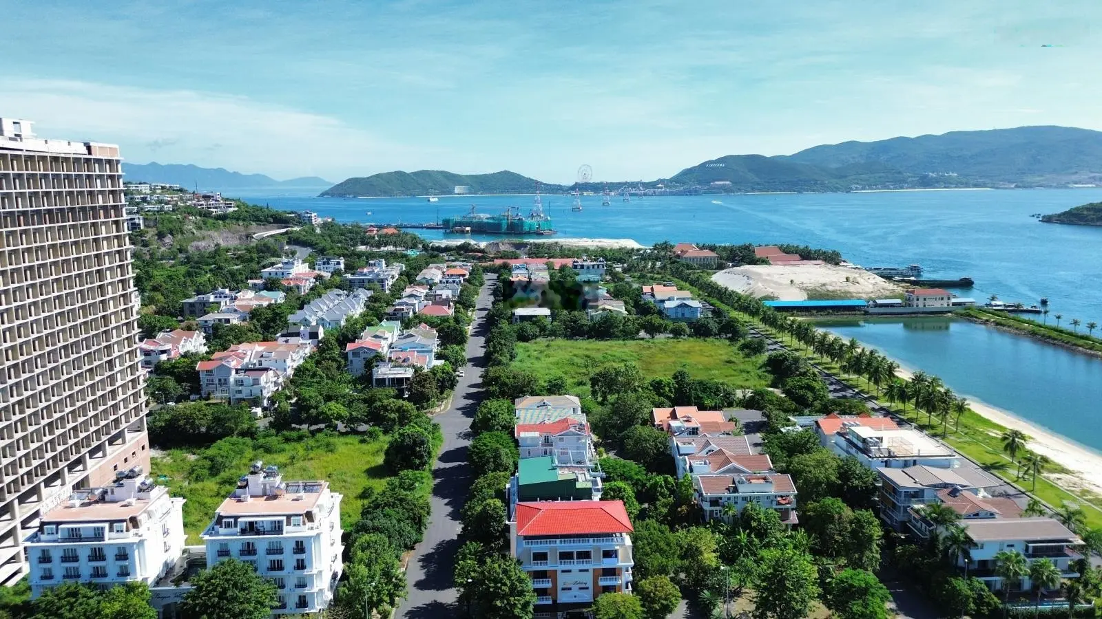 Em Nguyệt Nha Trang cần bán lô đất 3 mặt tiền trực diện biển tại khu đô thị An Viên - Nha Trang