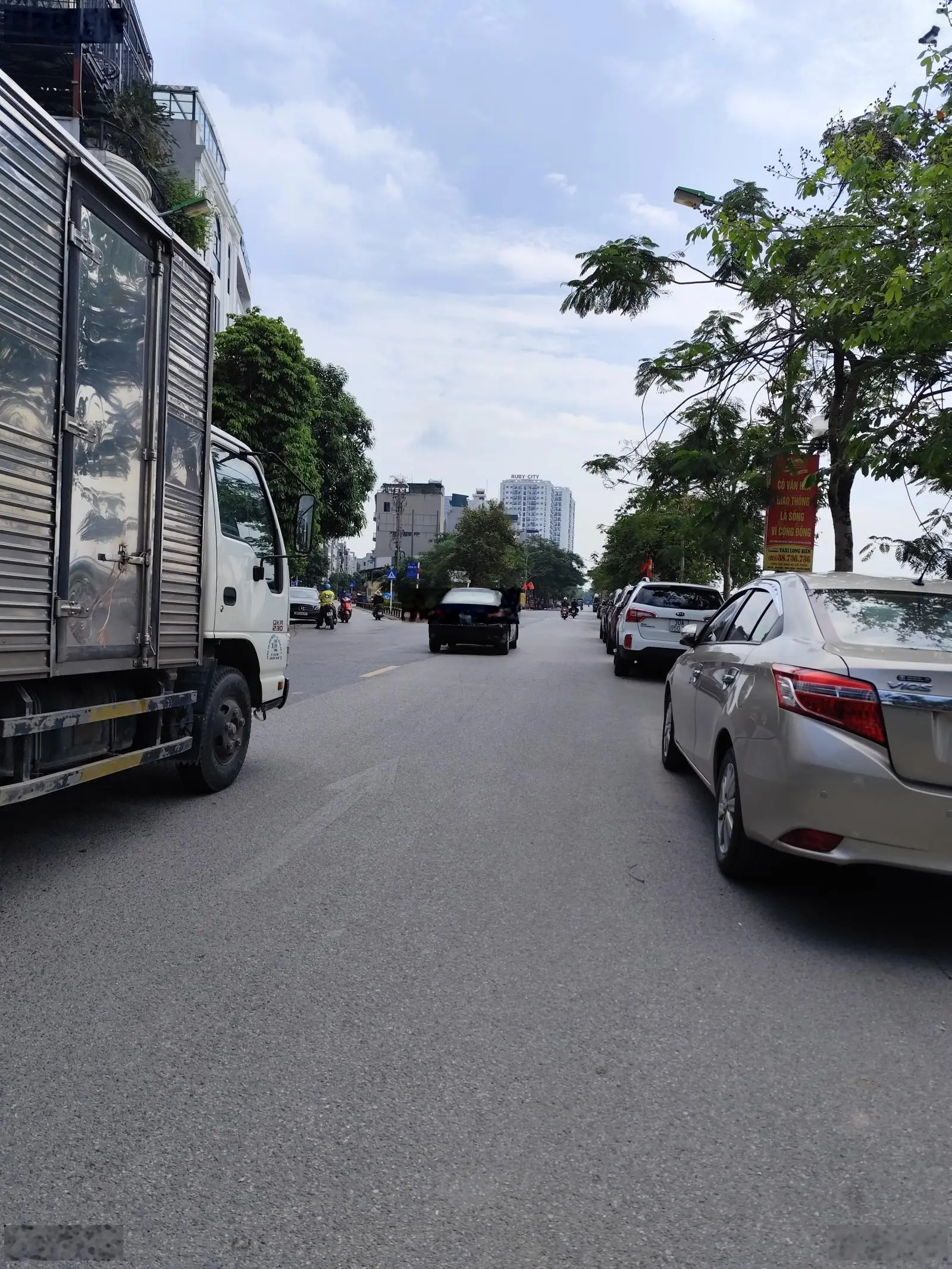 Bán nhà Biệt thự 5 tầng mặt phố phúc lợi 90m , mt 6m , phân lô vỉa hè rộng 5m , kinh doanh .
