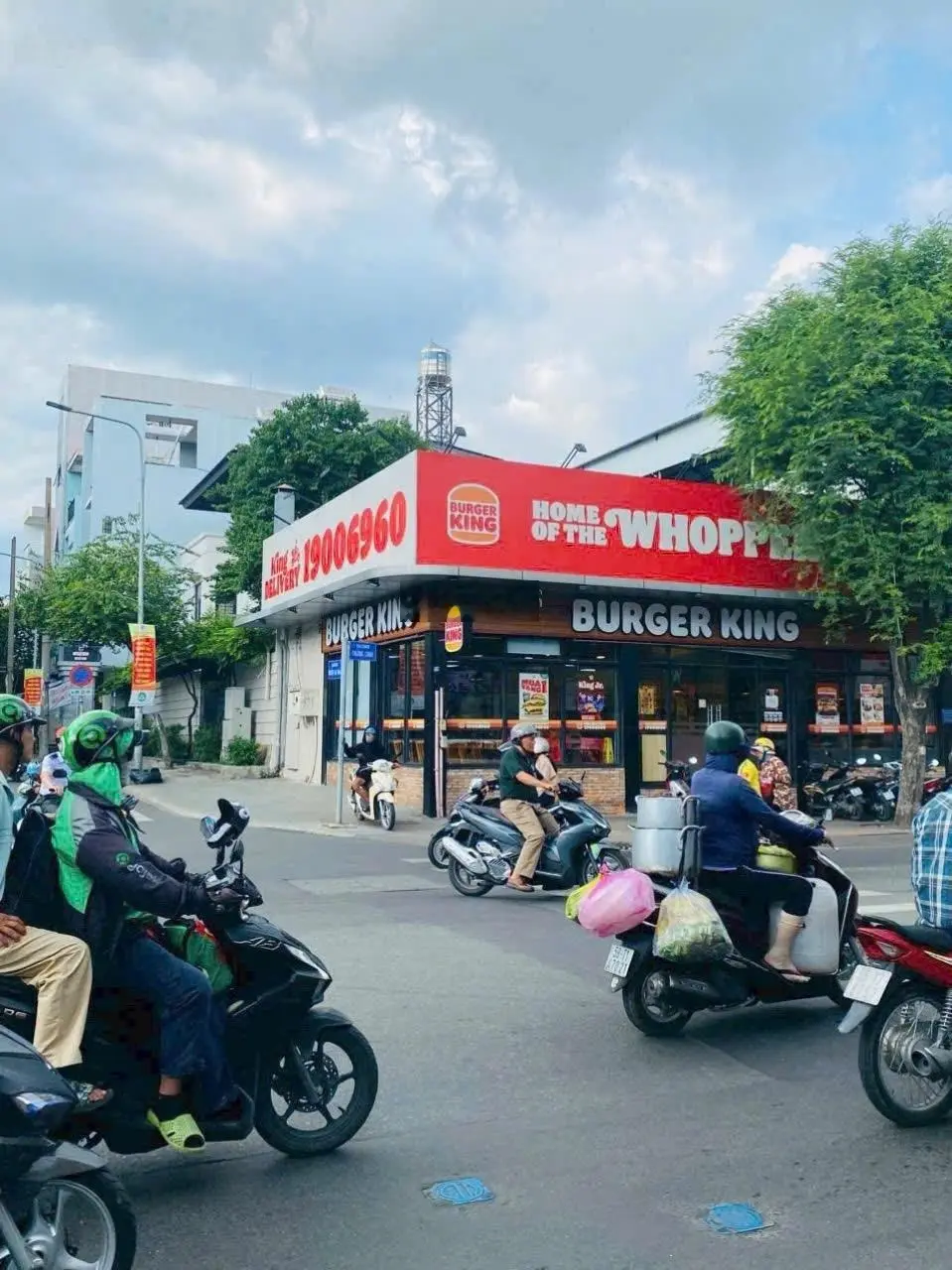 Bán nhà Góc 2 MTĐ Trường Chinh - Nguyễn Thái Bình, P.12, Q. Tân Bình :