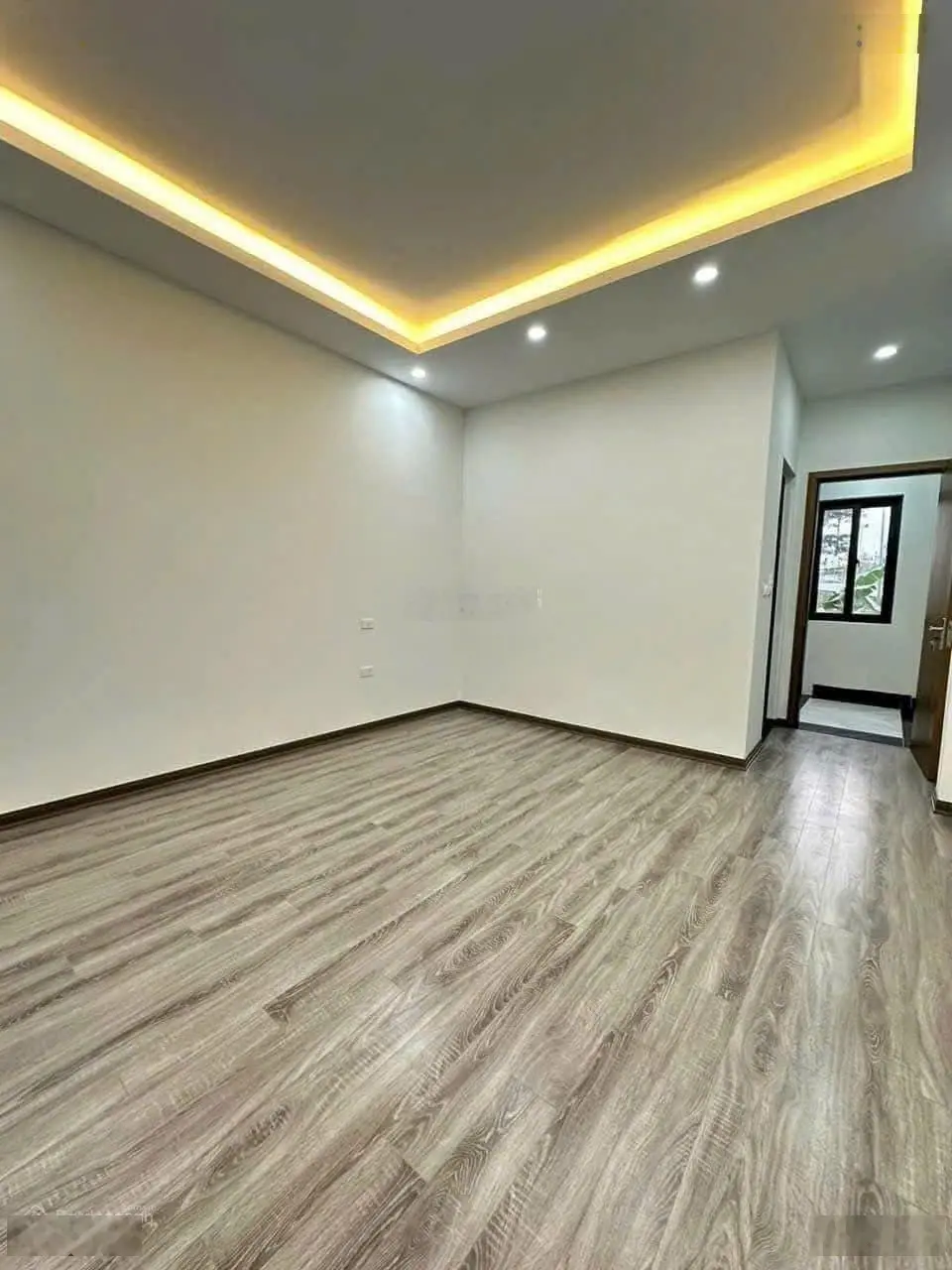 Bán nhà riêng tại Tư Đình, 5 tỷ, 35m2, giá ưu đãi Q. Long Biên, Hà Nội. Gần cầu Vĩnh Tuy. Full NT
