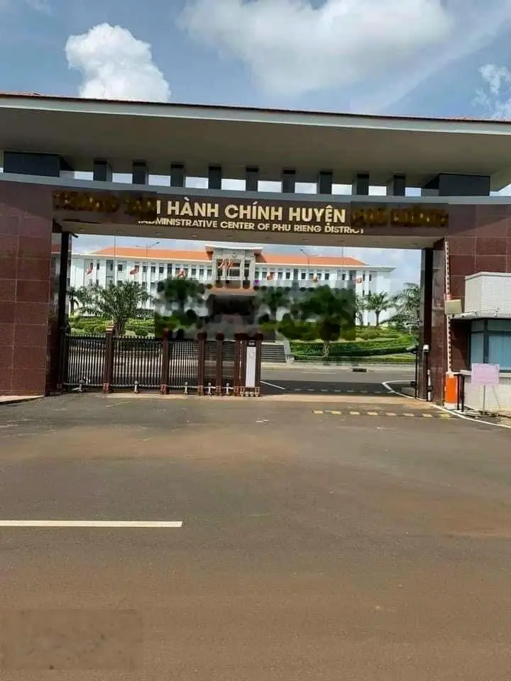 Đất vườn hơn 5000m2 có sẵn 200m2 thổ cư nằm ngay cạnh trung tâm hành chính huyện