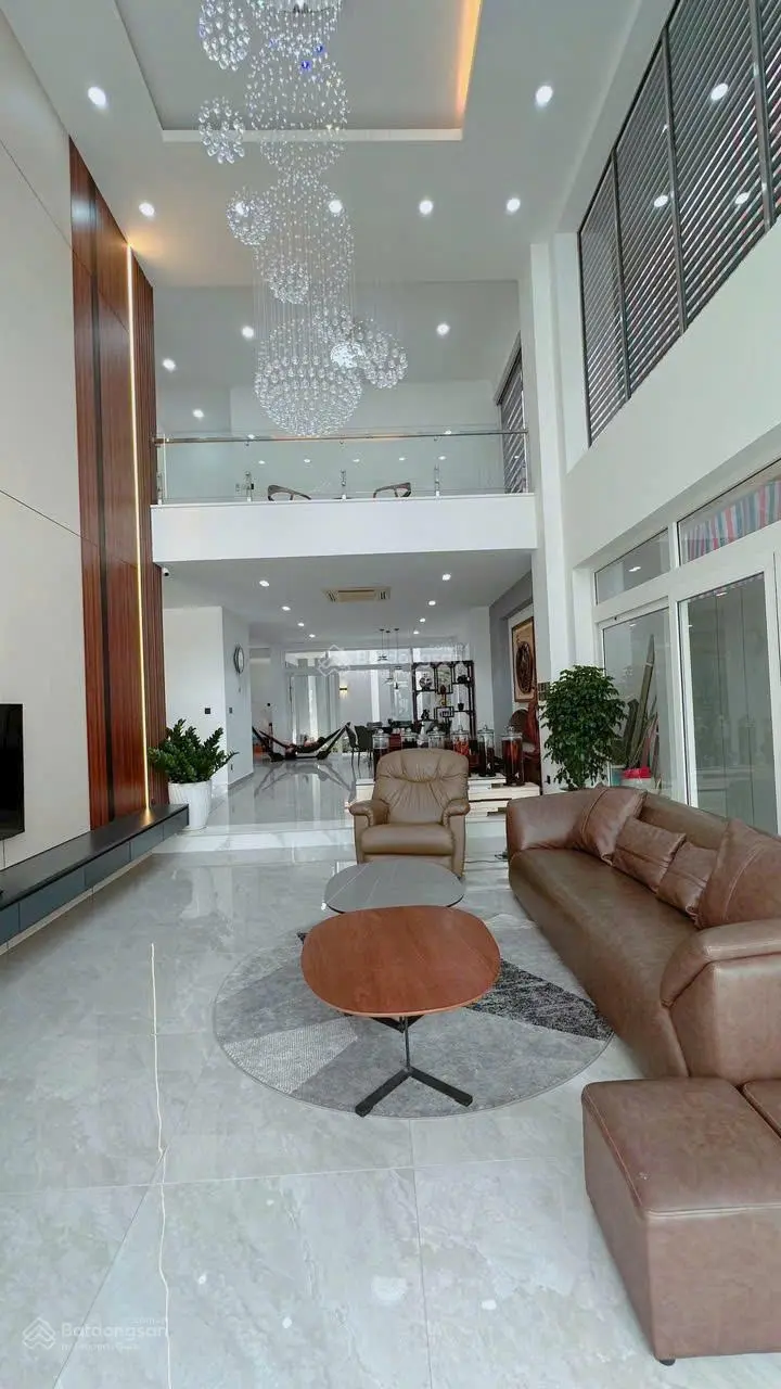 Bán gấp biệt thự giá rẻ đường Thiên Phước, quận Tân Bình - DT: 10.2 x 20m - KC: 3 tầng - 29 tỷ TL