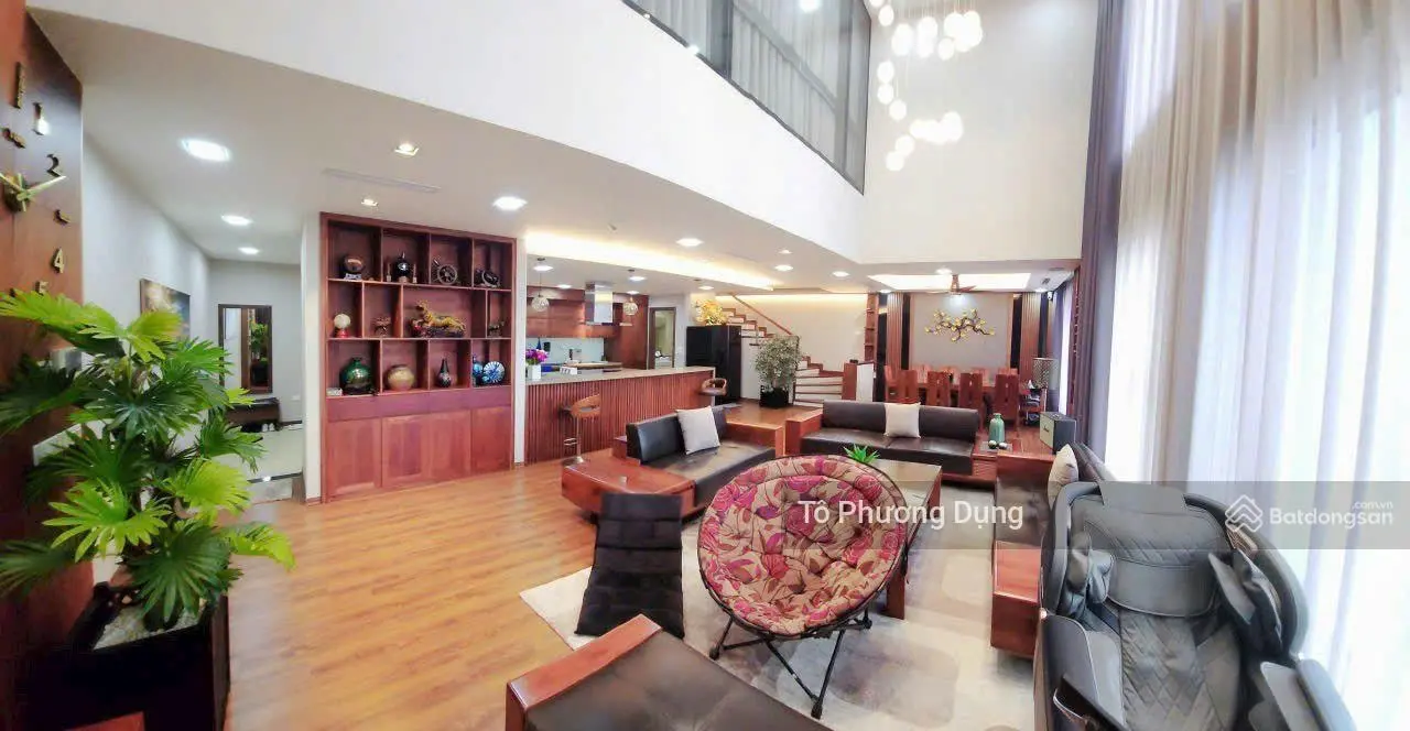 Bán căn hộ penthouse Eco Green - DT 200m2 - full nội thất cao cấp - sổ đỏ trao tay vào ở ngay
