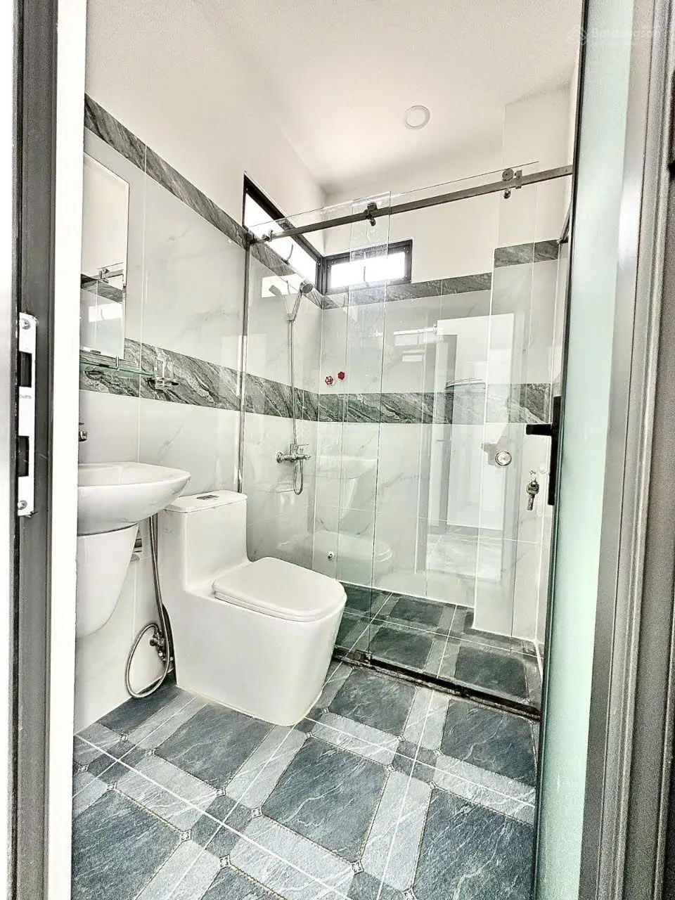 Giảm 600tr bán trước tết - nhà nở hậu tài lộc - 6 tầng có thang máy - hoan công đủ - hẻm xe tải