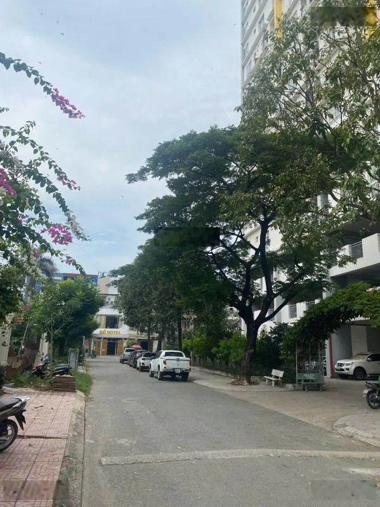 Biệt Thự 3 Tầng 200m2 Ngay đường Liên Phường Đối Diện CC Phố Đông Phước Long B TP Thủ Đức ,