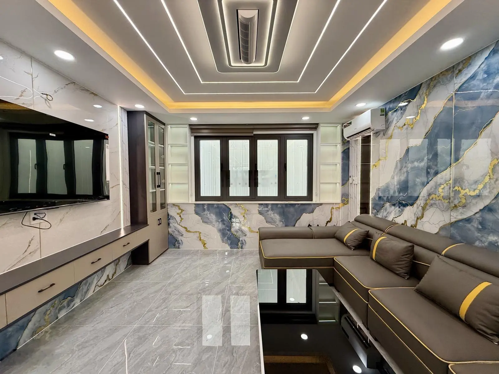 Nhà đường thông Trường Chinh, Sát chợ Lạc Quang, DT:4x16M, Lửng, 3 Lầu, 4PN, Gara ô tô, 7,85 tỷ
