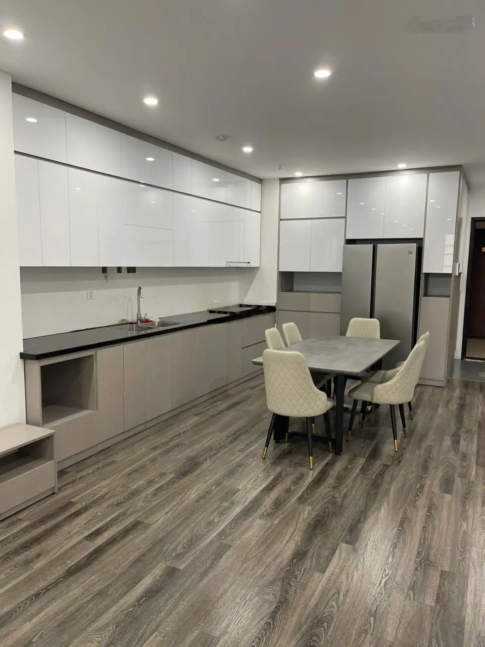 Nhà mình cần bán căn 3N2W Hà Đô Parkview giá 7,1tỷ - full đồ view thoáng đẹp - sẵn sổ LH 0988 917 ***