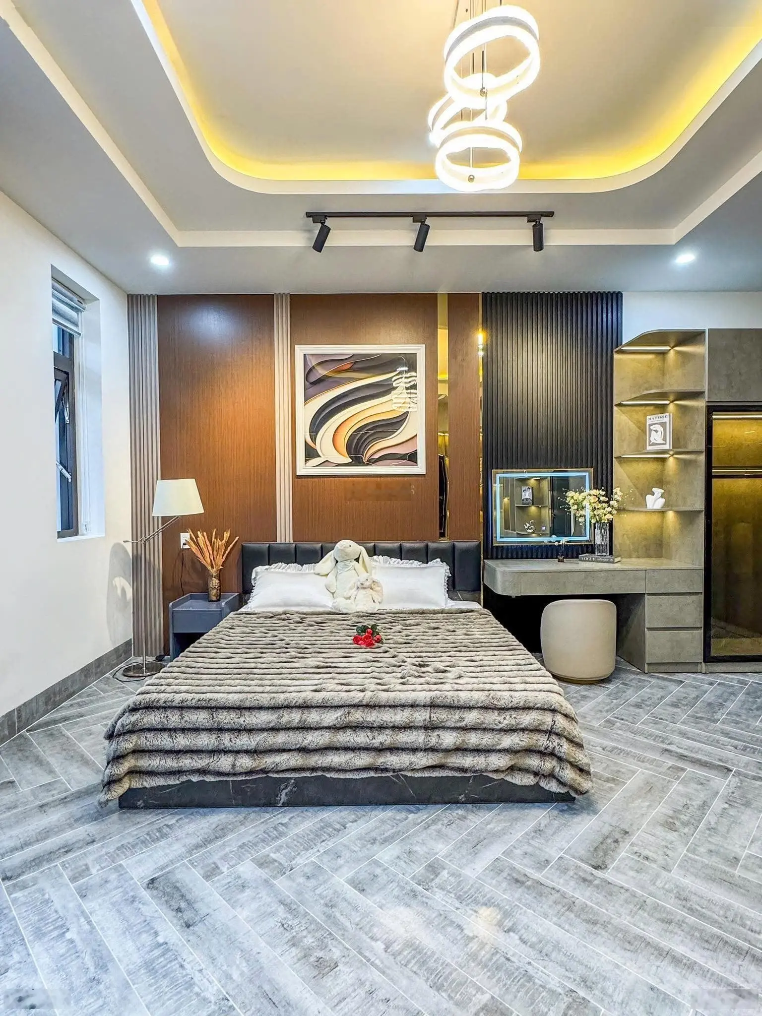 Tôi cần bán nhà Đ.Nguyễn Thiện Thuật,Q.3 giá 4Tỷ280/89,6m cho thuê 28tr/tháng gần chợ Hồ Thị Riêng