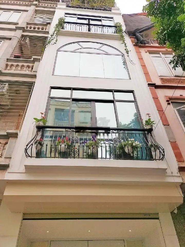 Bán nhà Ngọc Hổi, ô tô tránh, kinh doanh, dân xây 40mx4t giá hơn 5 tỷ.