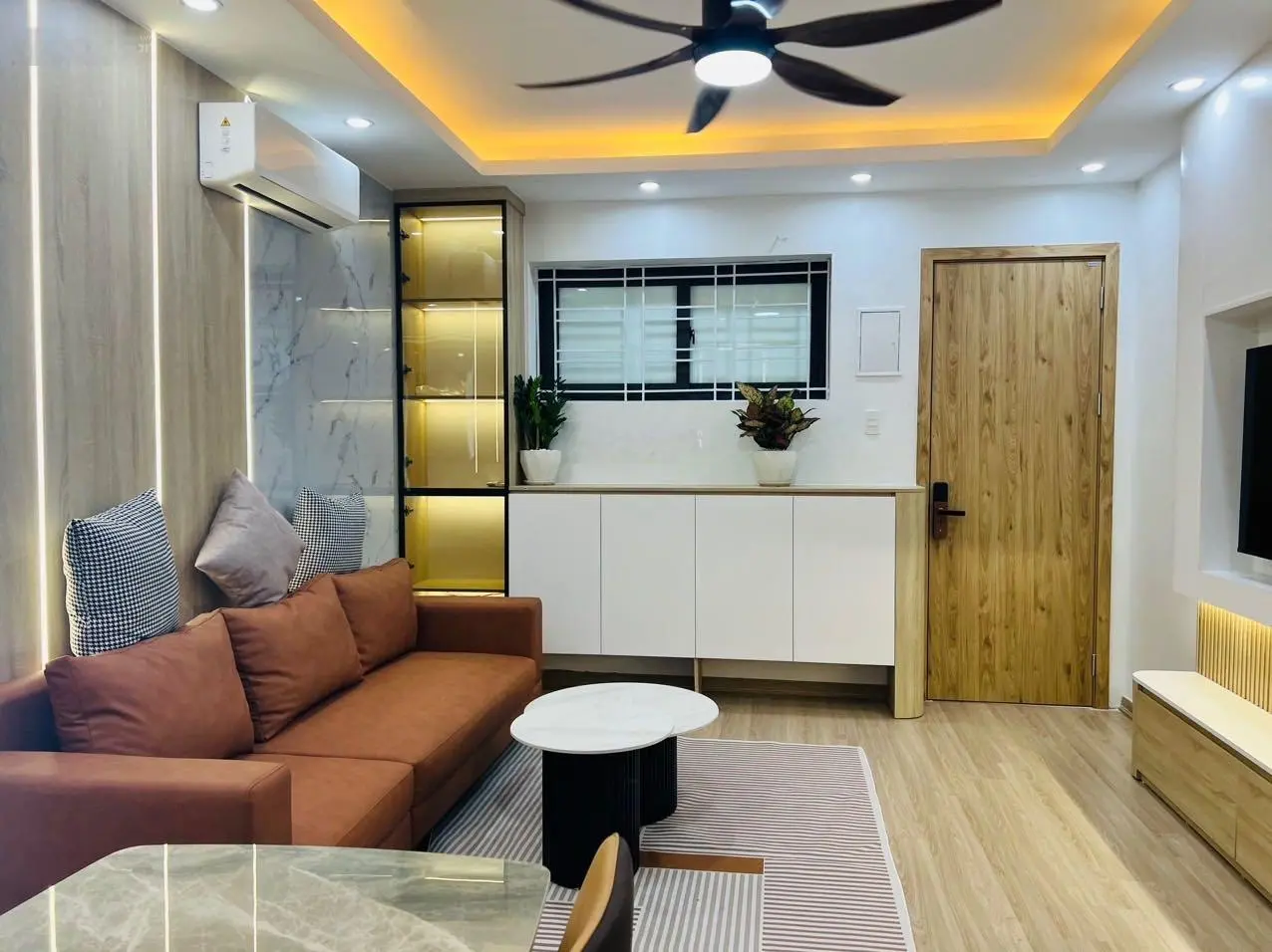 Chính chủ gửi bán căn hộ Nơ3 Bán đảo Linh Đàm, tầng thấp view thoáng, full nội thất 80m 3pn 2vs