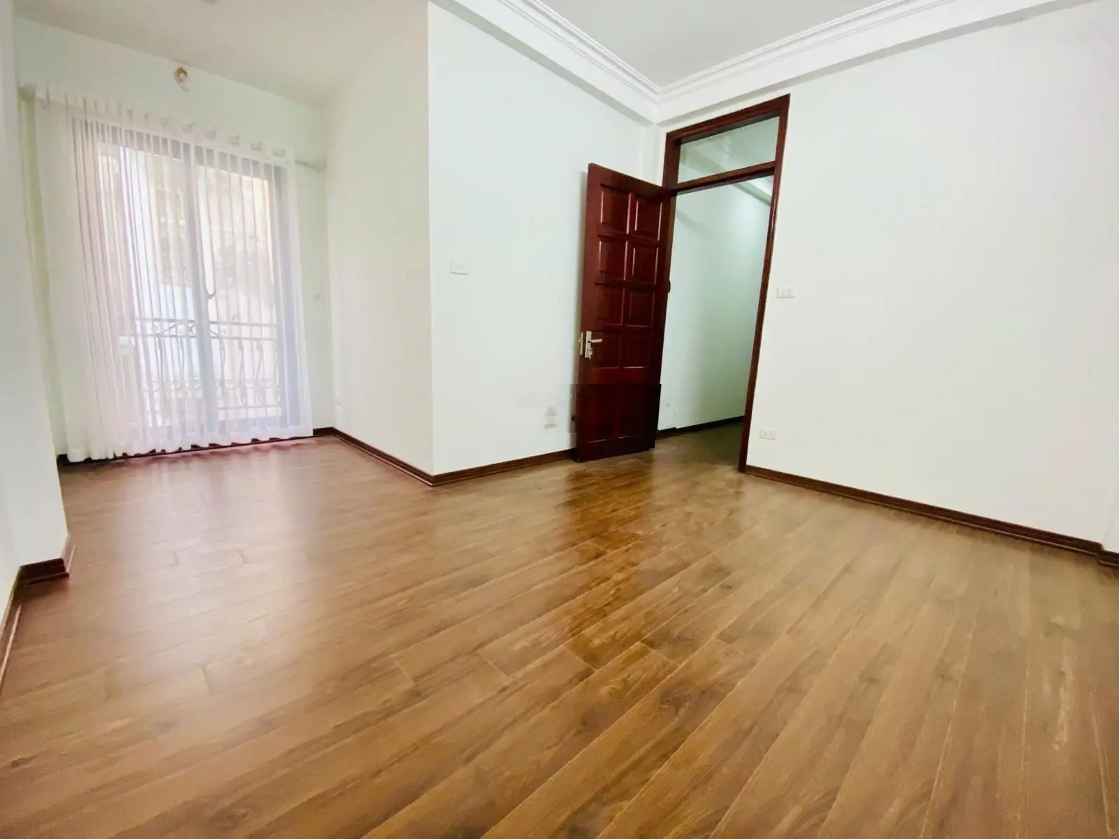 Bán nhàngõ 110 Nguyễn Hoàng Tôn - Tây Hồ, Nhà 5 tầng 45m - 6 PN - Ô tô đỗ cạnh nhà