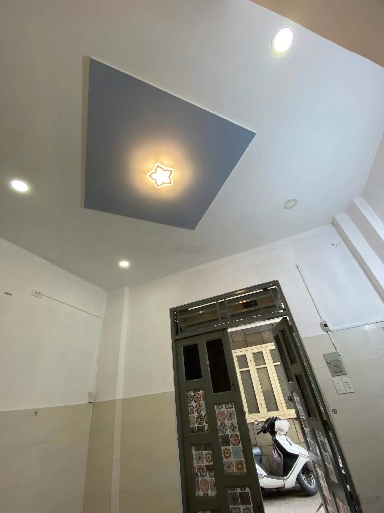 Bán nhà 2 tầng DT: 4,3x3,8m đường Trần Quang Diệu, P14, Quận 3, vị trí trung tâm Quận 3-giá 2,45 tỷ