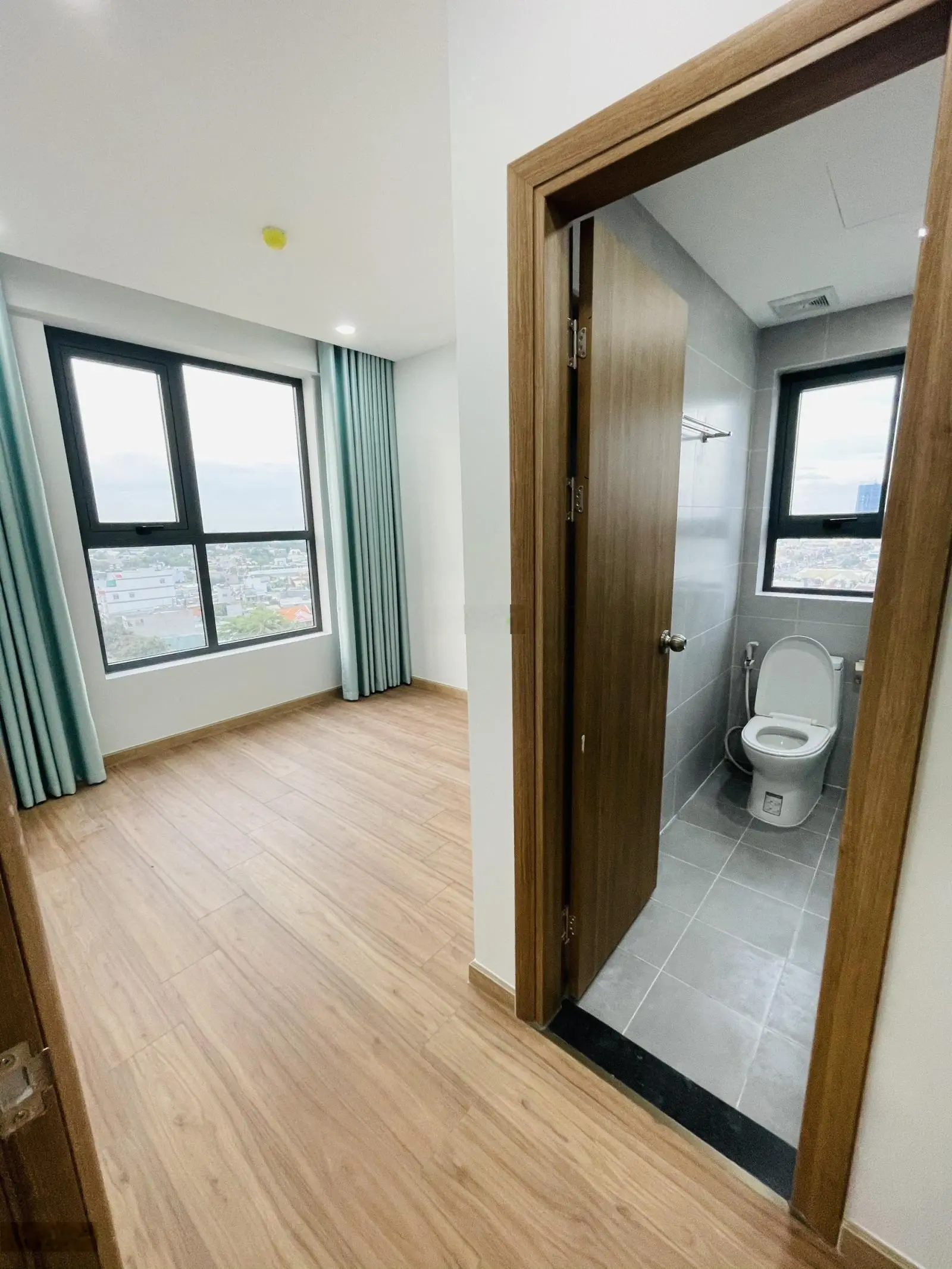 Ngộp bank ở ngay chỉ với 380 triệu có ngay căn hộ Bcons Green View 51m2 - 2PN - 2WC, giá 1,65 tỷ