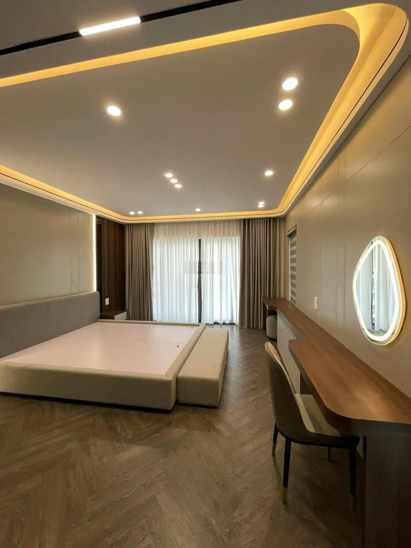 Ngõ 266 Nguyễn Văn Cừ - Lô góc - ô tô - thang máy - 52m2 x 6 tầng - MT 4.5m - giá 15 tỷ