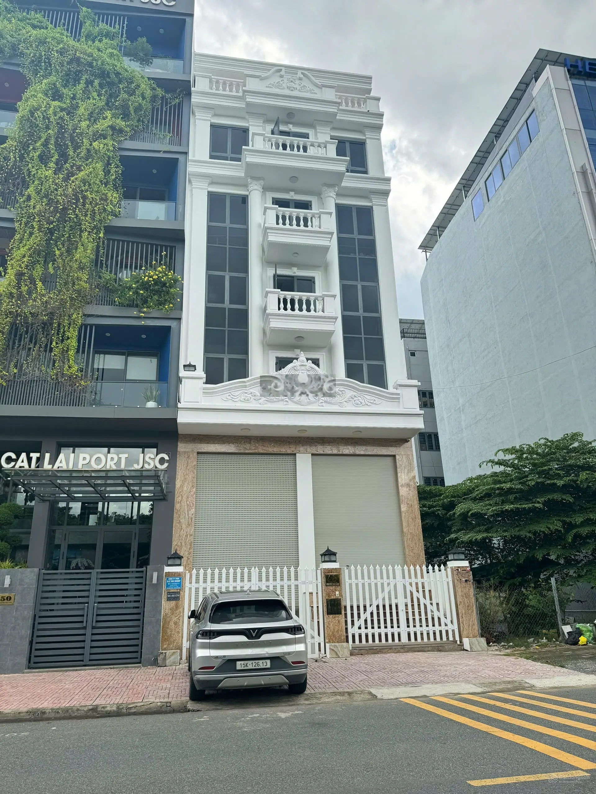 Siêu hot! Bán toà nhà văn phòng mặt tiền Đồng Văn Cống 12x20m & đất 6x20 sát bên, giá 82 tỷ