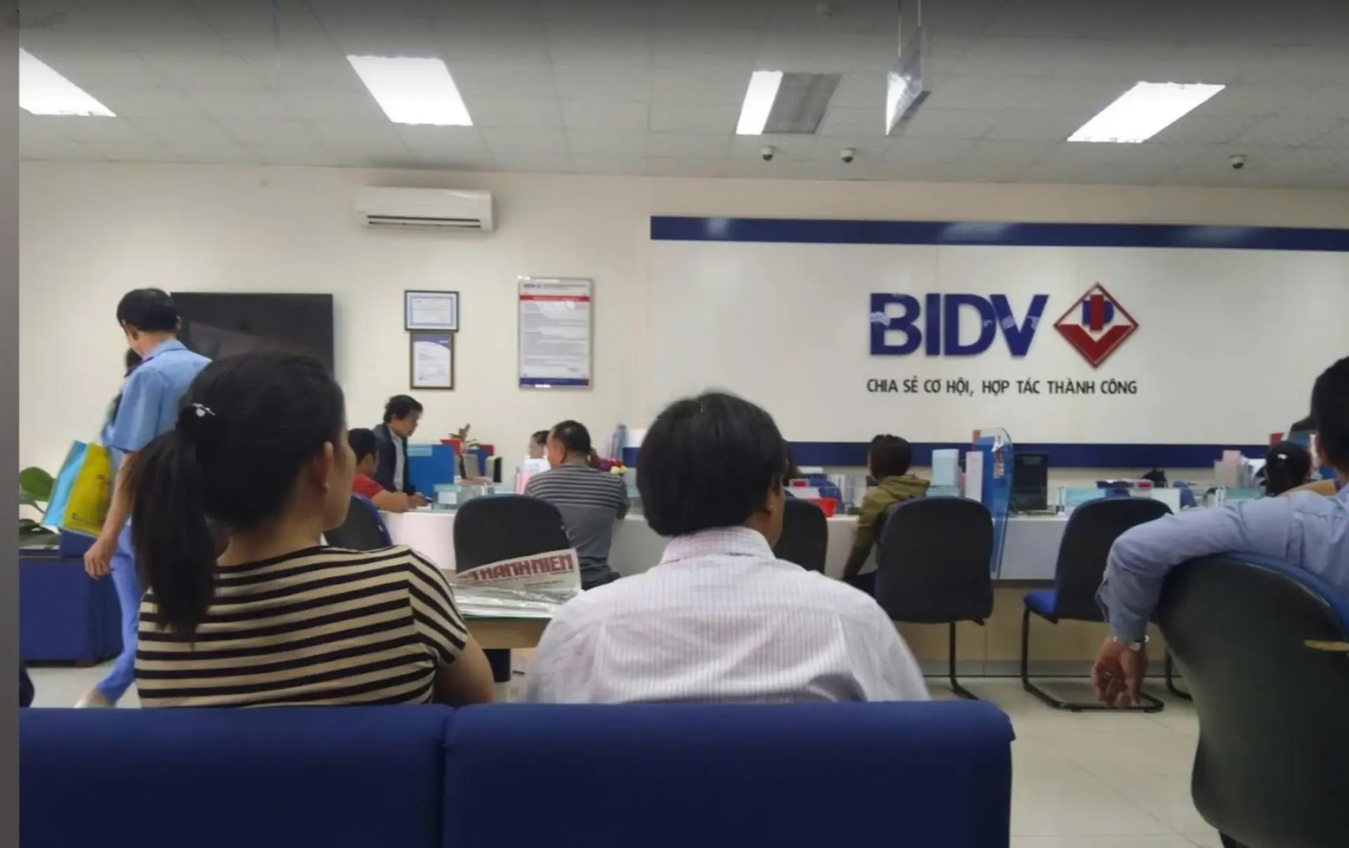Bán nhà mặt tiền đường Nguyễn An Ninh - Tp.Dĩ An diện tích:495m2 giá 61 tỷ lh :0906 709 ***