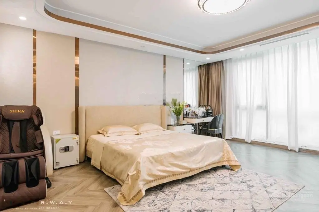 Bán nhà vip phố nghĩa tân -thang máy - vỉa hè -dt 70m .9 tầng .mt 6m .giá 37 tỷ.dòng tiền khủng