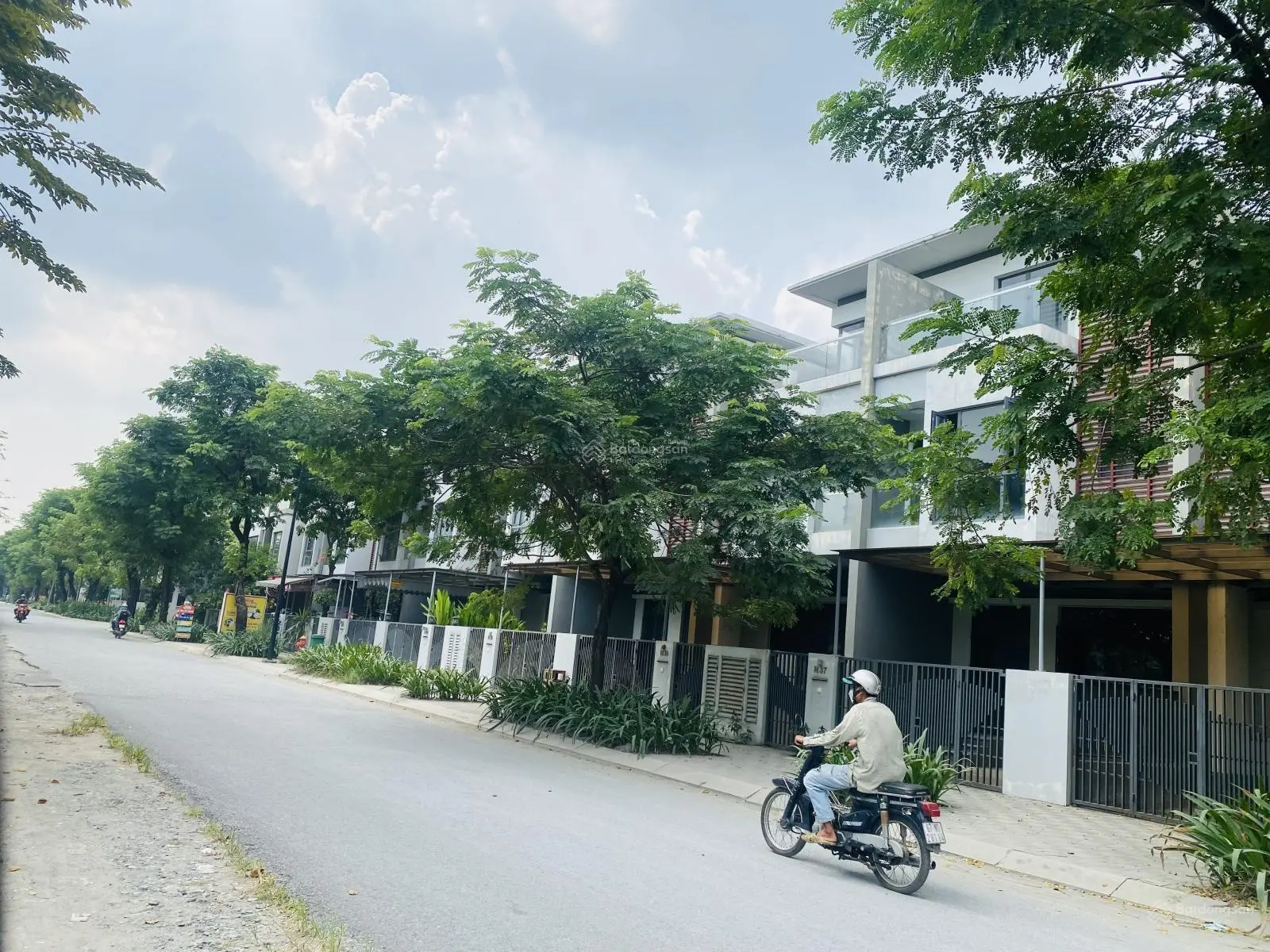 Bán biệt thự Phố Đông Village mặt tiền Muồng Tím giá tốt, đã sổ - Hotline 0908 137 ***