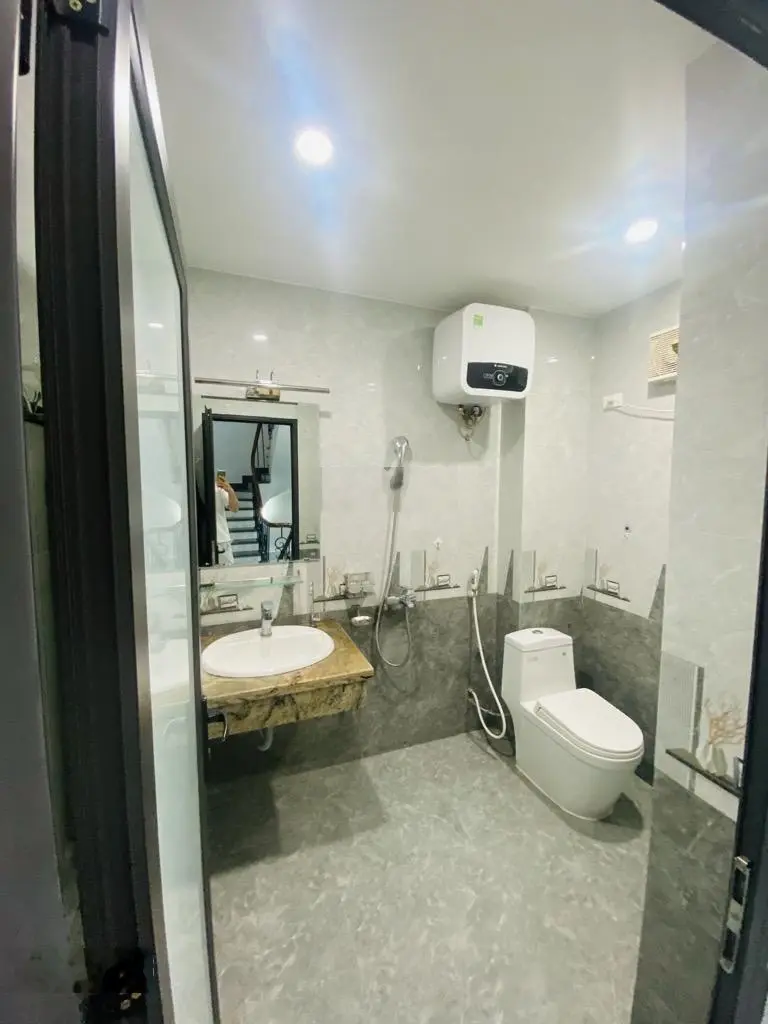 Siêu phẩm Bồ Đề 2 thoáng trước sau - nhà dân xây - full nội thất - gần công viên - trường học