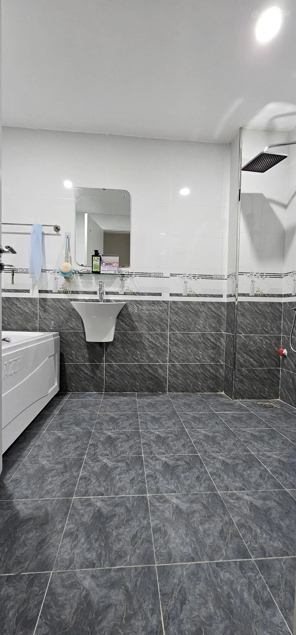 Ban nhà mới, ngọc lâm, long biên 58m, 5 tầng thang máy, oto đỗ cửa 11.5 tỷ.