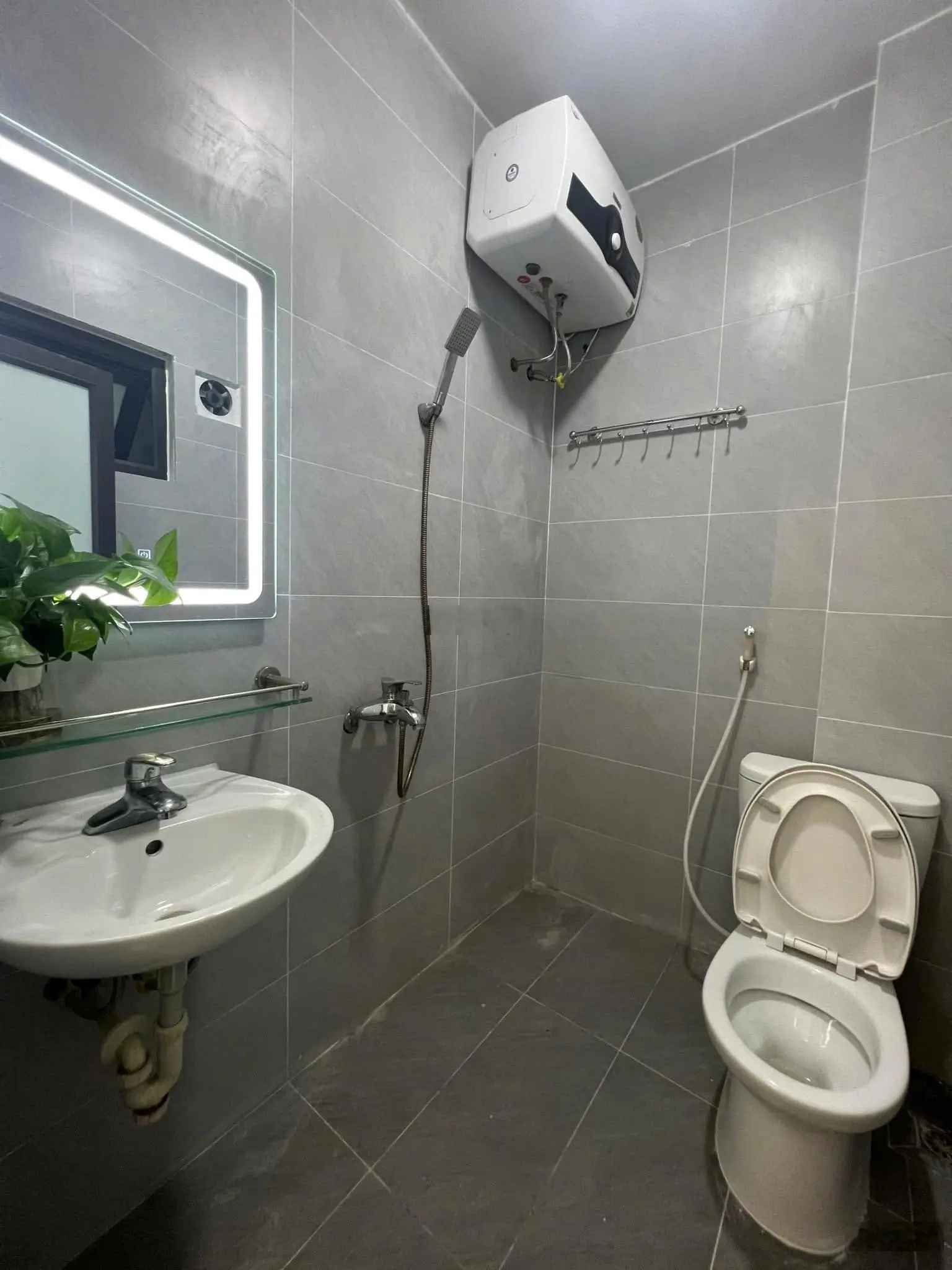 Bán nhà riêng 5 tầng mới đẹp, DT26m2, 3 Ngủ, 4WC tại phố Quan Hoa, Cầu Giấy, Hà Nội, Giá 5.9 tỷ