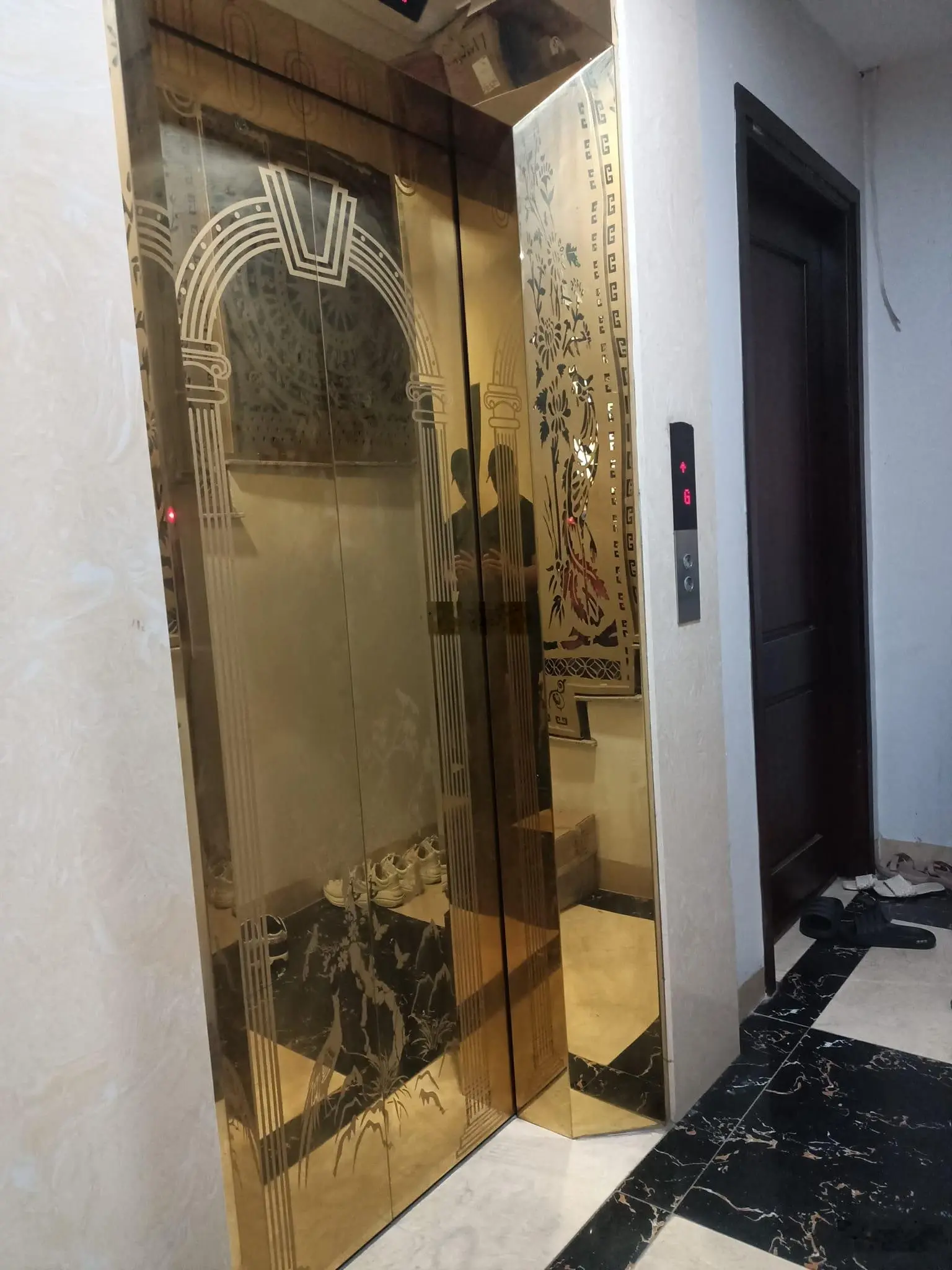 Giá tốt cho đầu tư! Nhà mặt phố Cầu Giấy diện tích 195m2 x 9 tầng thang máy, sổ nở hậu, 64 tỷ. MTG