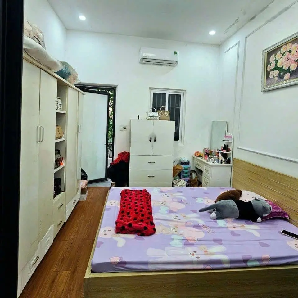 5.2 tỷ, DT 23m2 tầng 2, 3 tầng, gác lửng, 2 ngủ, 50m ô tô tránh, ngõ Thông Phong, Đống Đa