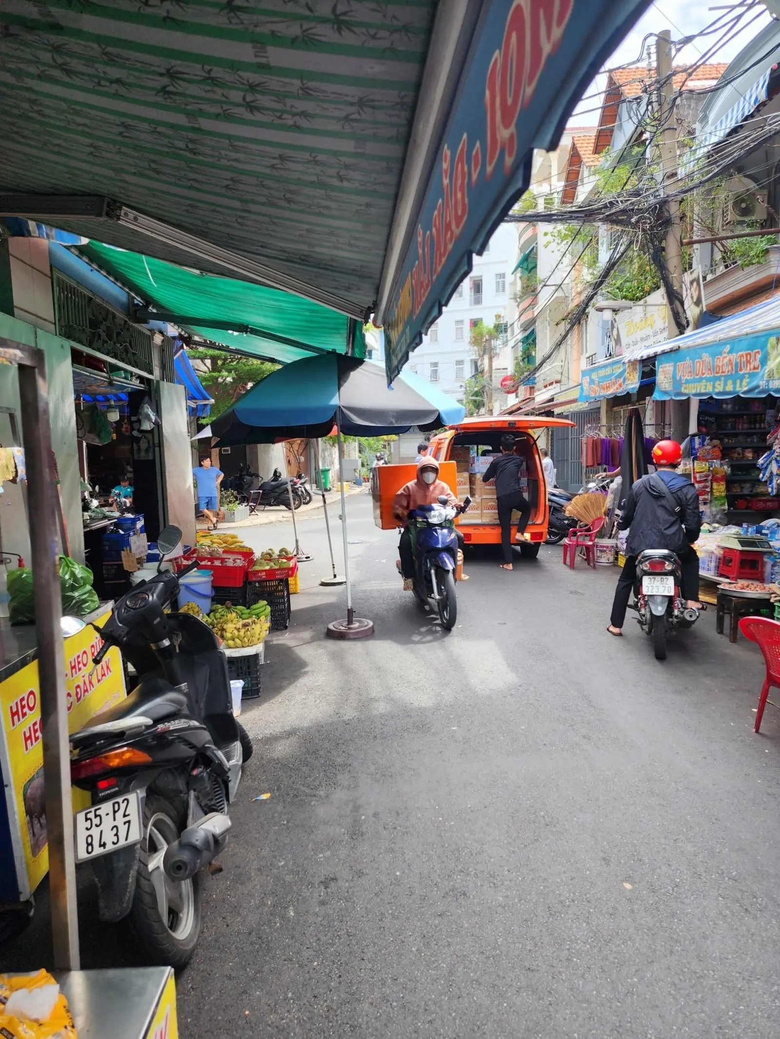 Bán căn nhà mặt tiền chợ Hoàng Hoa Thám, Phường 13, Quận Tân Bình