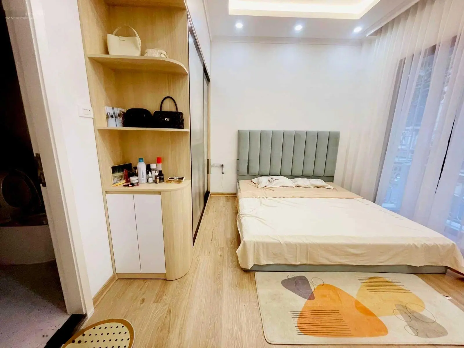 Lô góc Cầu Giấy - ô tô đỗ cửa - nhà đẹp - ngõ nông - 50m2 x 4 tầng. Giá: 9 tỷ
