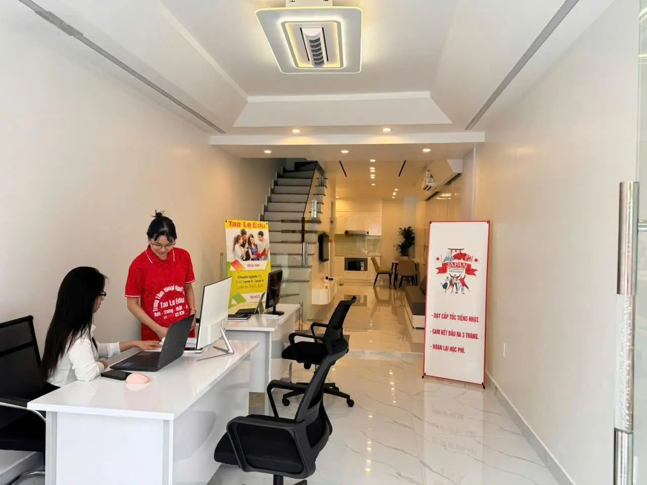 Nhà Đẹp 4 tầng mặt đường Trại Lẻ- Đang có sẵn dòng tiền cho thuê kinh doanh 15tr/tháng
