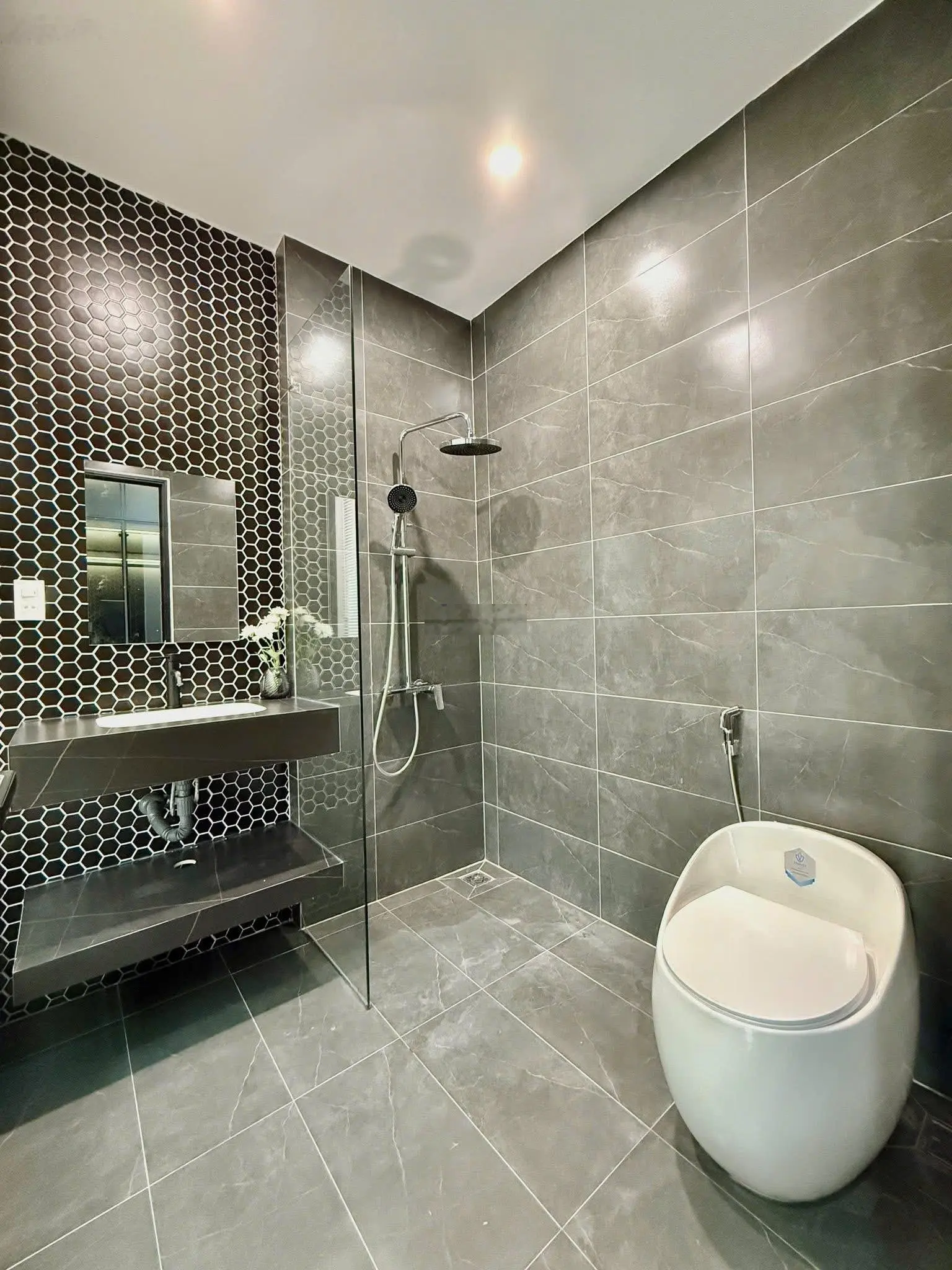 Cần bán gấp nhà đường Cư Xá Lữ Gia, Quận 11, DT 52M2, Giá 2,6 tỷ SHR, đang cho thuê 19tr/ tháng