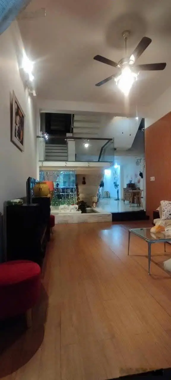 Chính chủ bán nhà 4 tầng mặt tiền hồ nghinh gần võ văn kiệt. Biển sơn trà TP ĐÀ NẴNG.